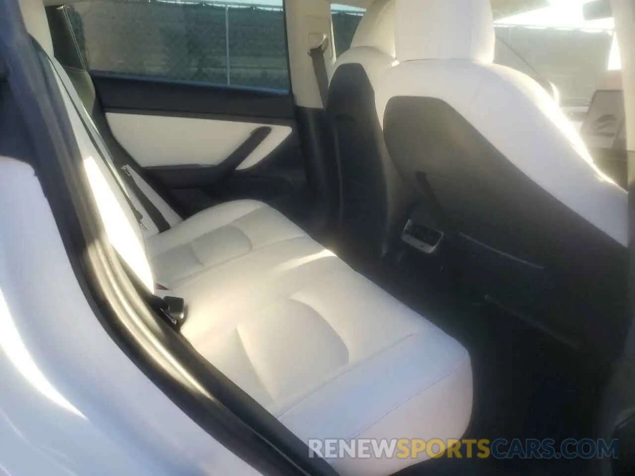 10 Photograph of a damaged car 5YJ3E1EA8LF615956 TESLA MODEL 3 2020
