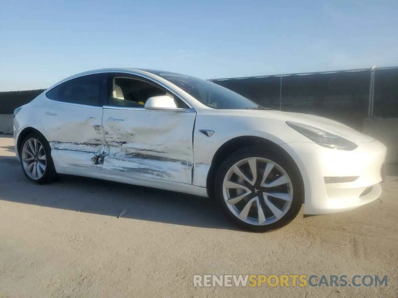 4 Photograph of a damaged car 5YJ3E1EA8LF615956 TESLA MODEL 3 2020