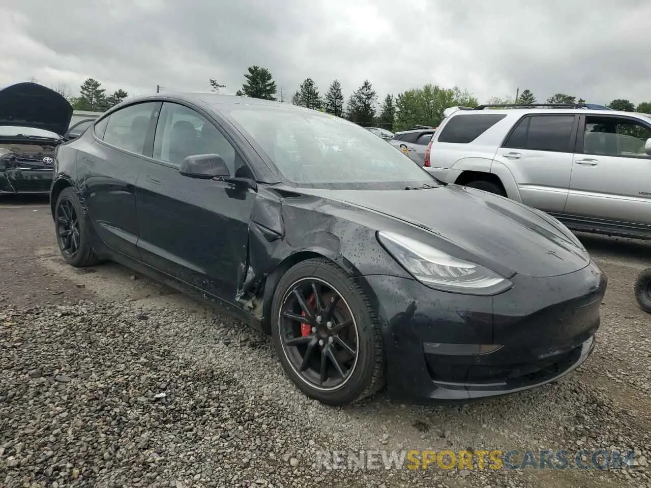4 Photograph of a damaged car 5YJ3E1EA8LF643871 TESLA MODEL 3 2020