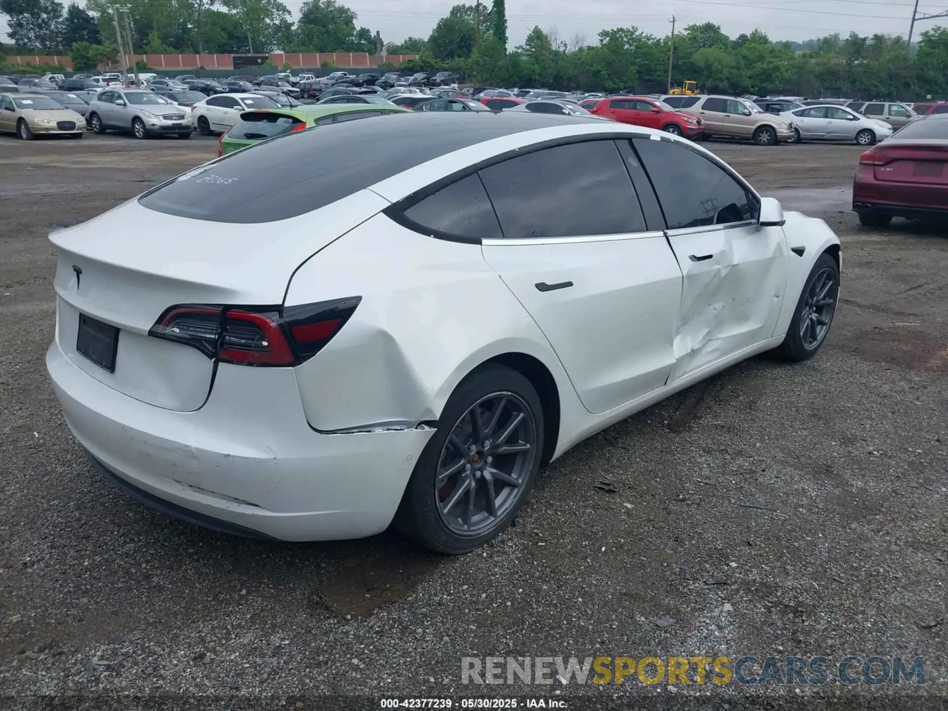 4 Photograph of a damaged car 5YJ3E1EA8LF645278 TESLA MODEL 3 2020