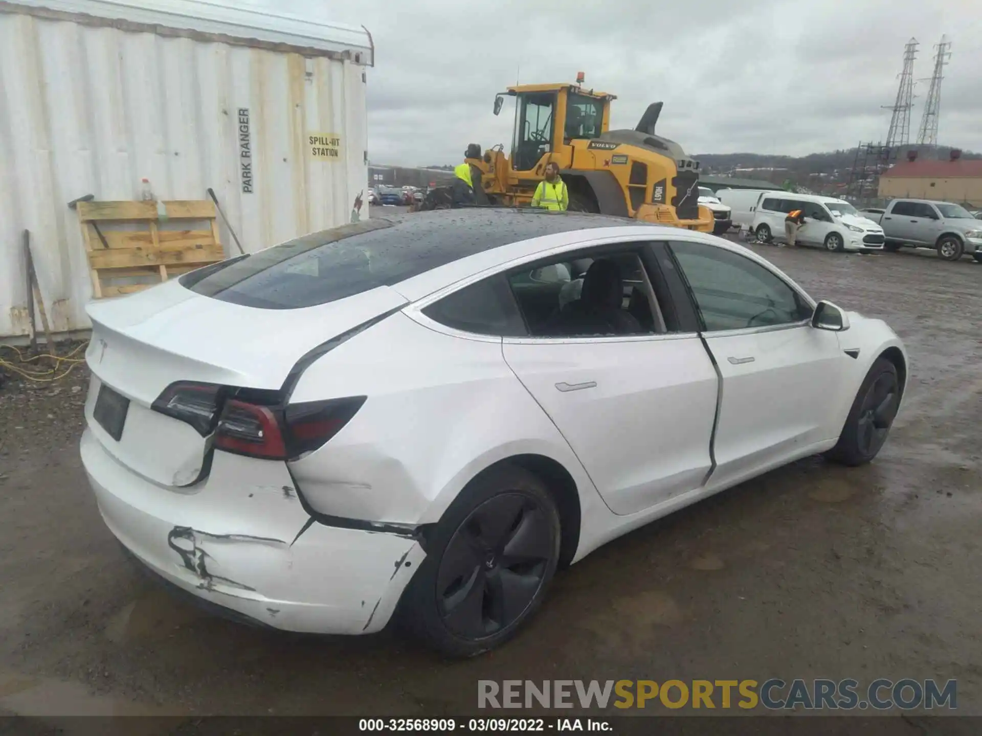 4 Photograph of a damaged car 5YJ3E1EA8LF645328 TESLA MODEL 3 2020