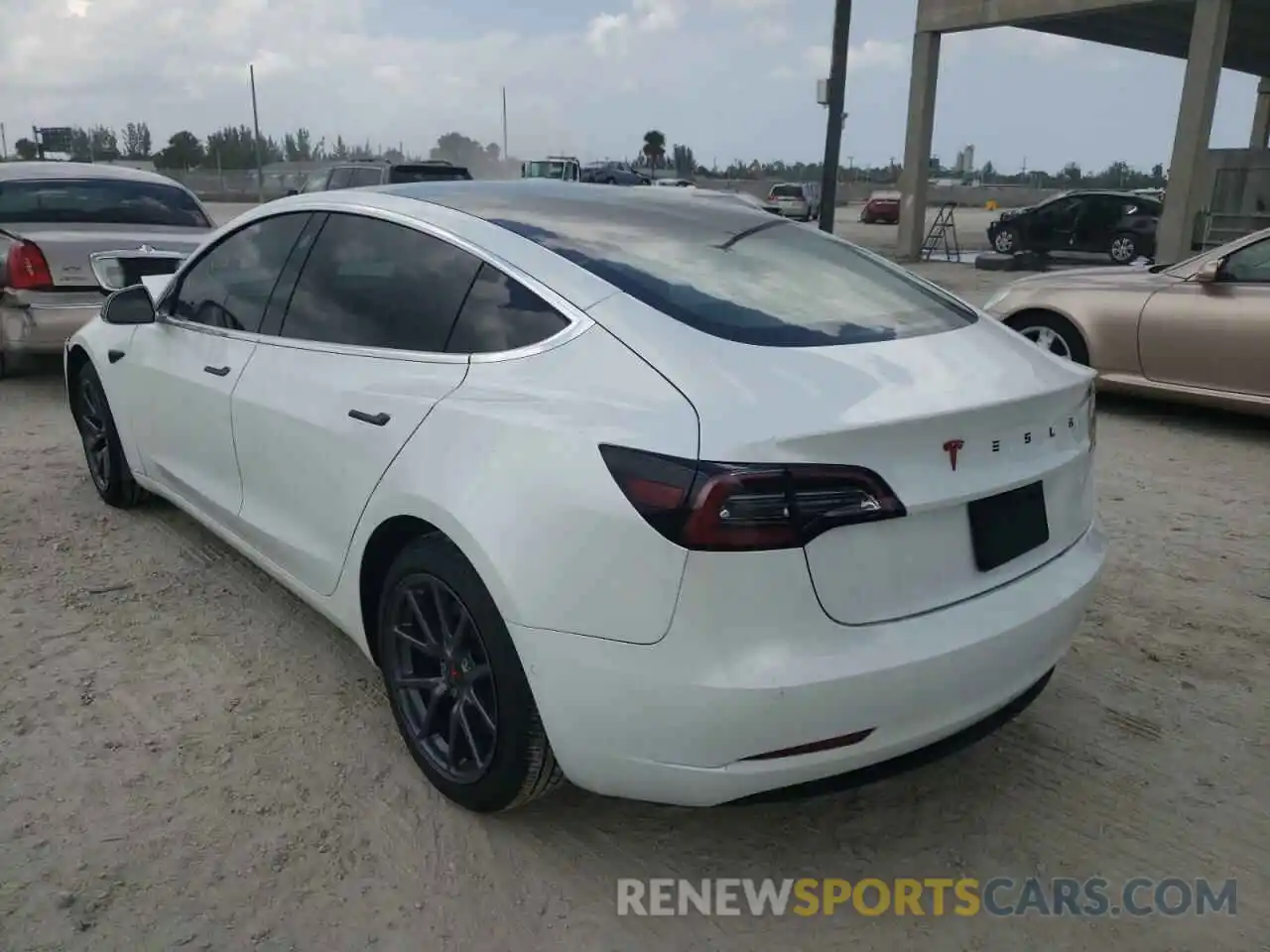 3 Photograph of a damaged car 5YJ3E1EA8LF645362 TESLA MODEL 3 2020