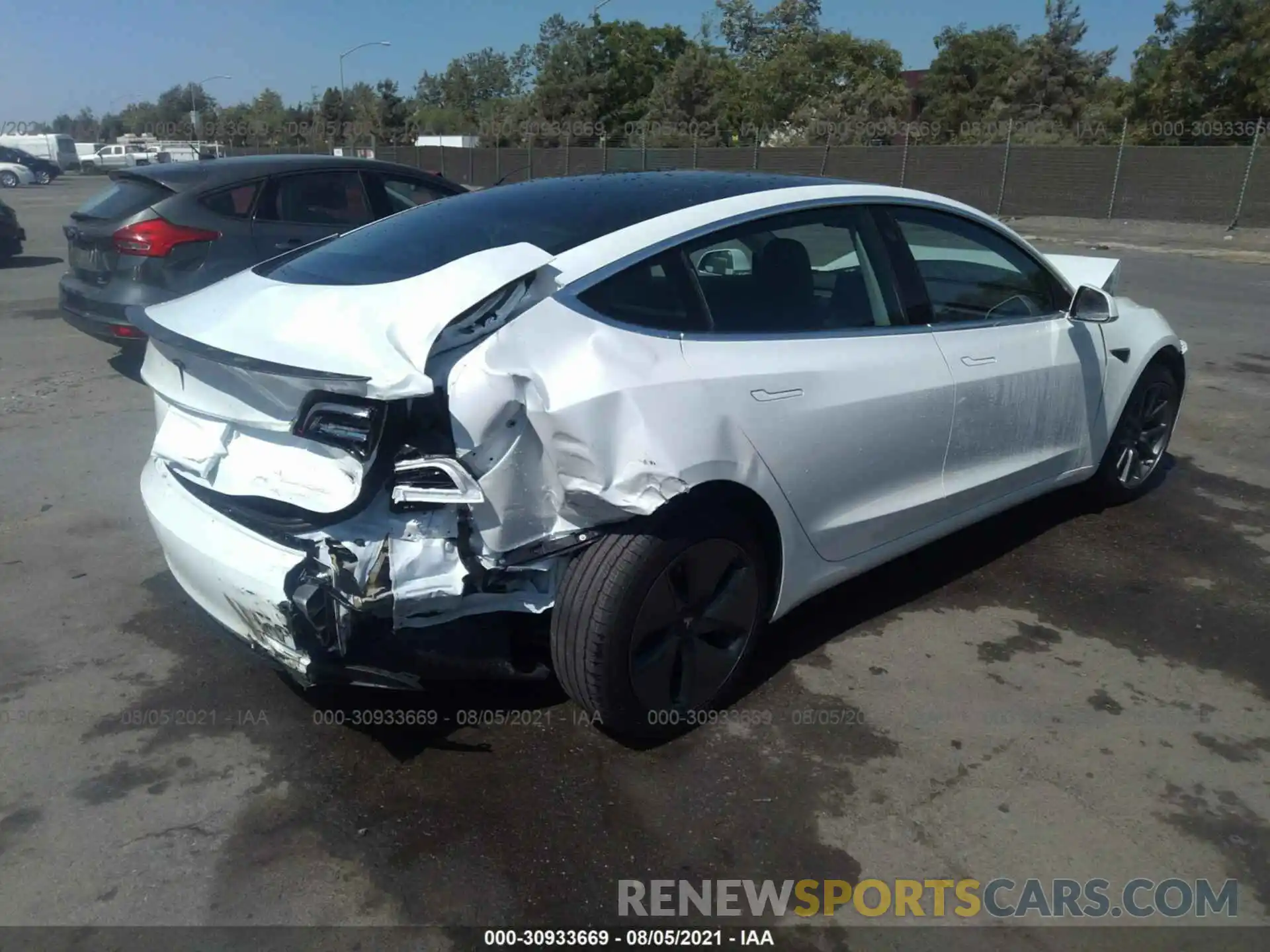 4 Photograph of a damaged car 5YJ3E1EA8LF660542 TESLA MODEL 3 2020