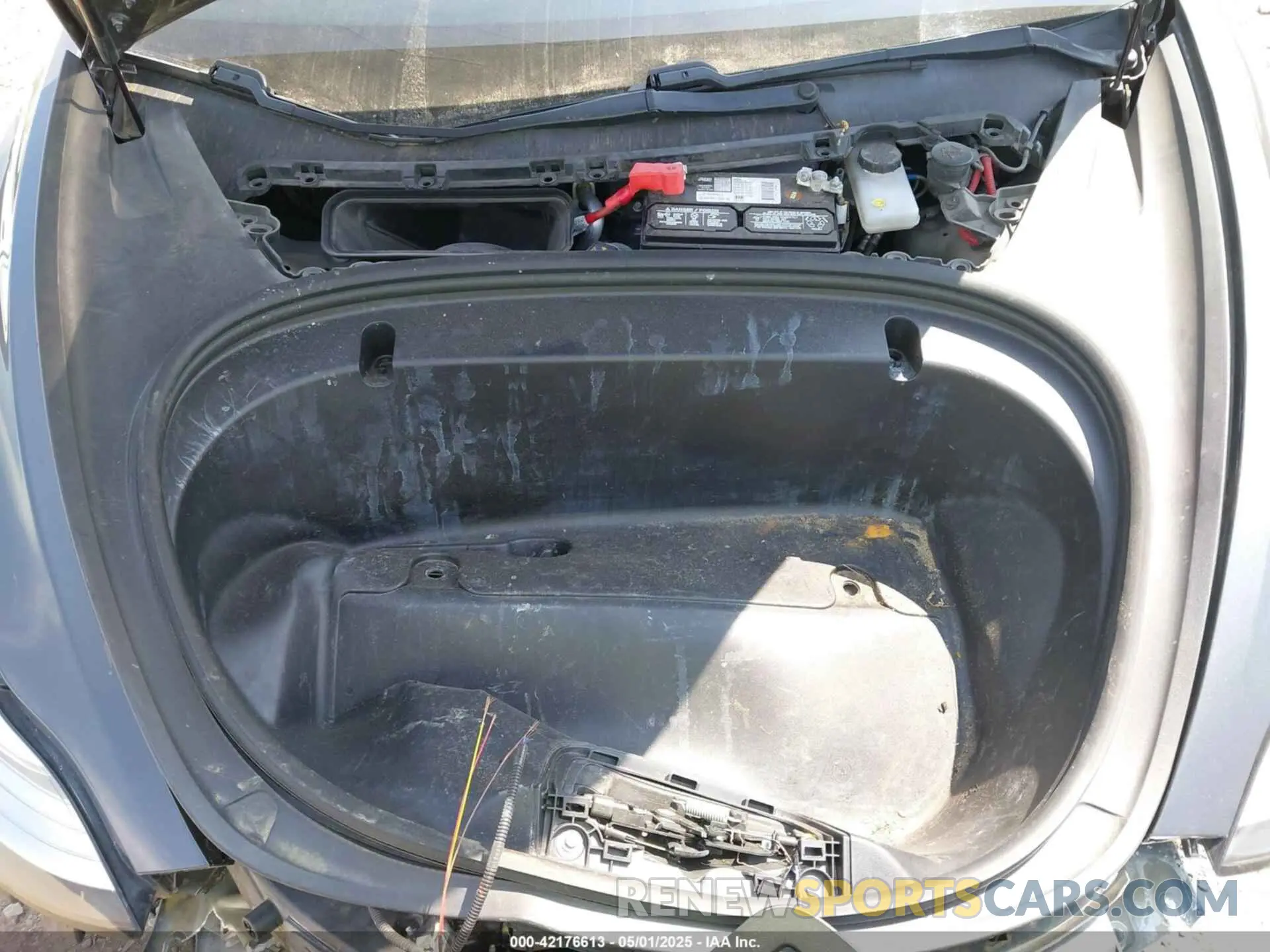 10 Photograph of a damaged car 5YJ3E1EA8LF662212 TESLA MODEL 3 2020