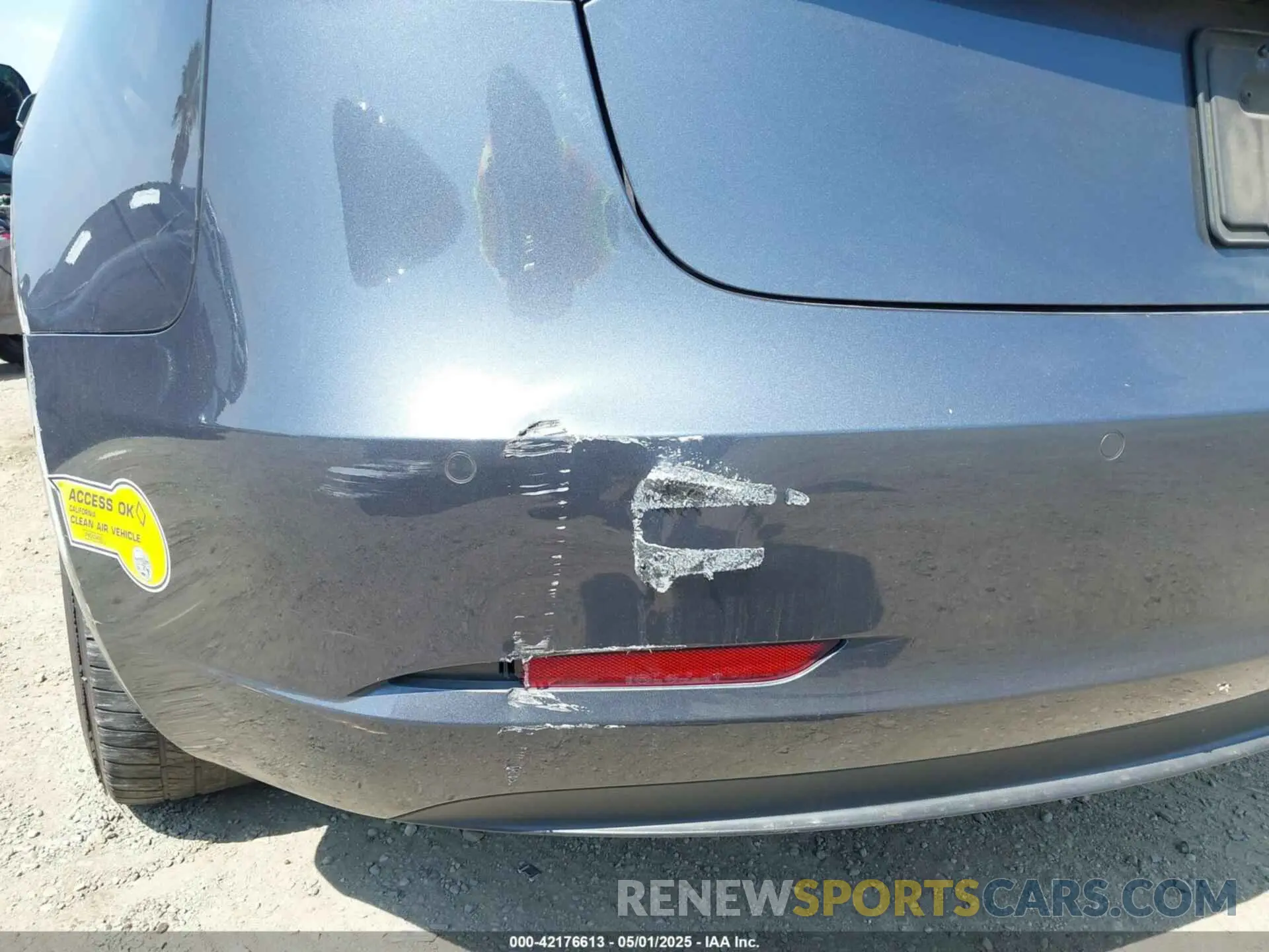 24 Photograph of a damaged car 5YJ3E1EA8LF662212 TESLA MODEL 3 2020