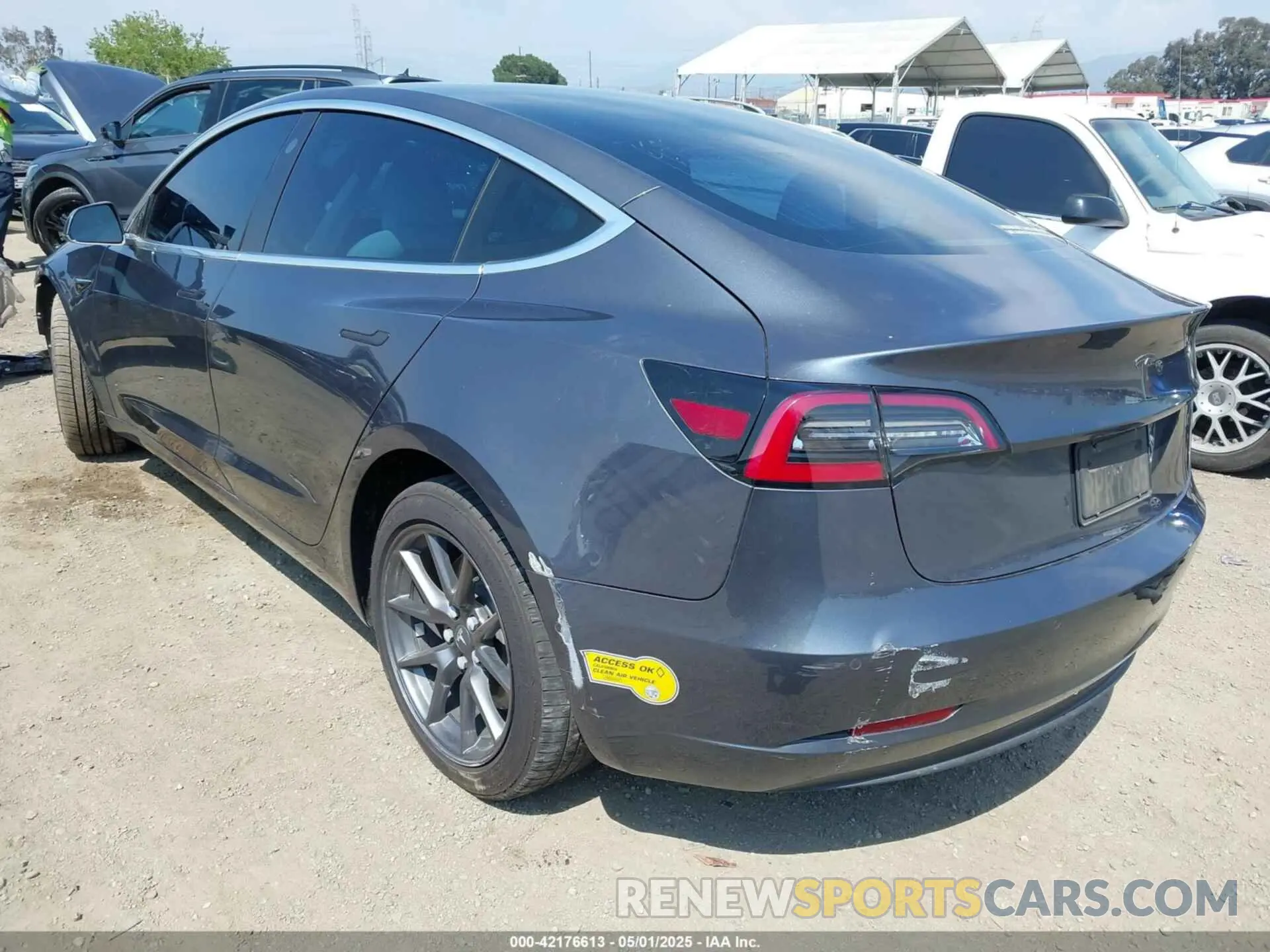3 Photograph of a damaged car 5YJ3E1EA8LF662212 TESLA MODEL 3 2020