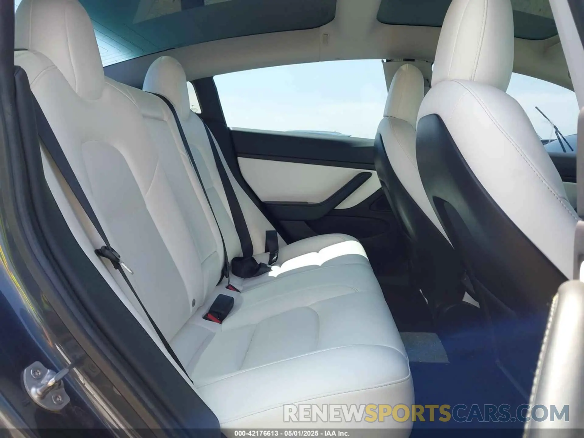 8 Photograph of a damaged car 5YJ3E1EA8LF662212 TESLA MODEL 3 2020