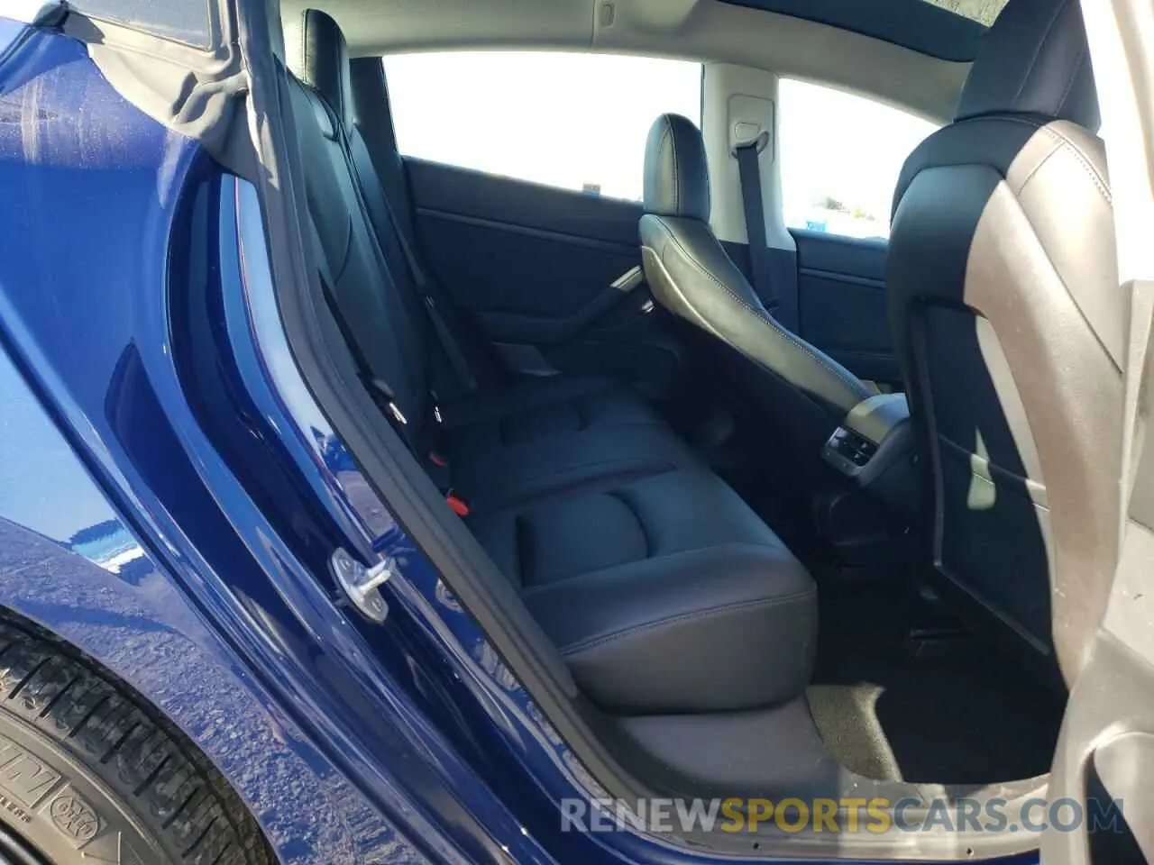 10 Photograph of a damaged car 5YJ3E1EA8LF705995 TESLA MODEL 3 2020