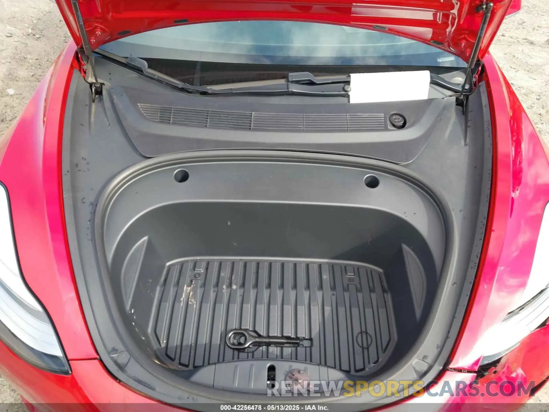 10 Photograph of a damaged car 5YJ3E1EA8LF797688 TESLA MODEL 3 2020