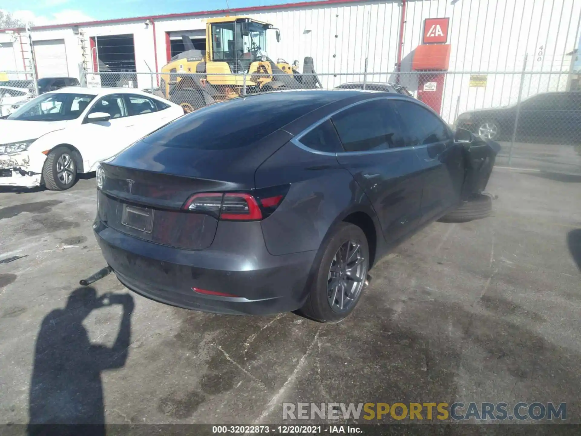 4 Photograph of a damaged car 5YJ3E1EA8LF808446 TESLA MODEL 3 2020