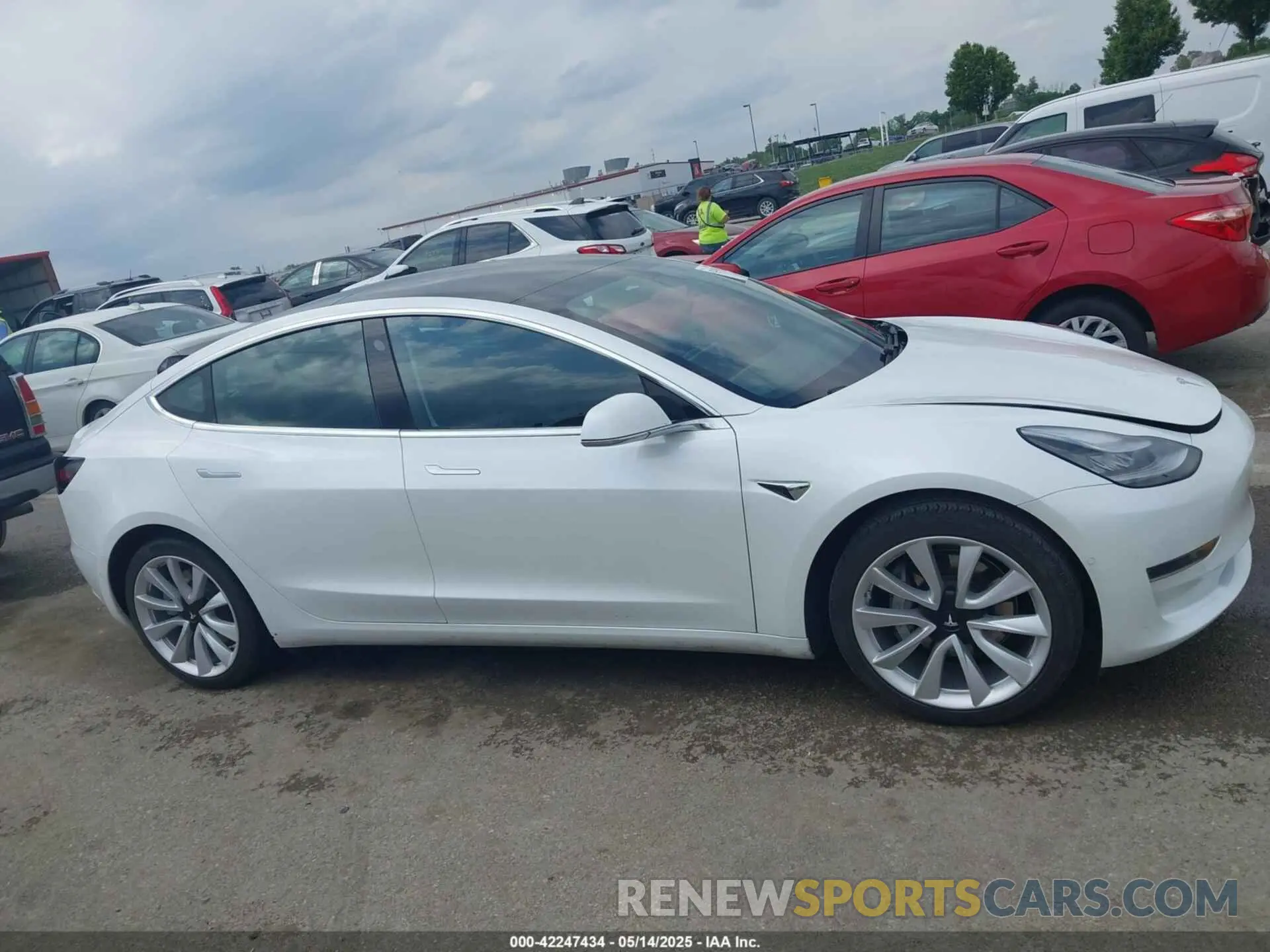 13 Photograph of a damaged car 5YJ3E1EA9LF598682 TESLA MODEL 3 2020