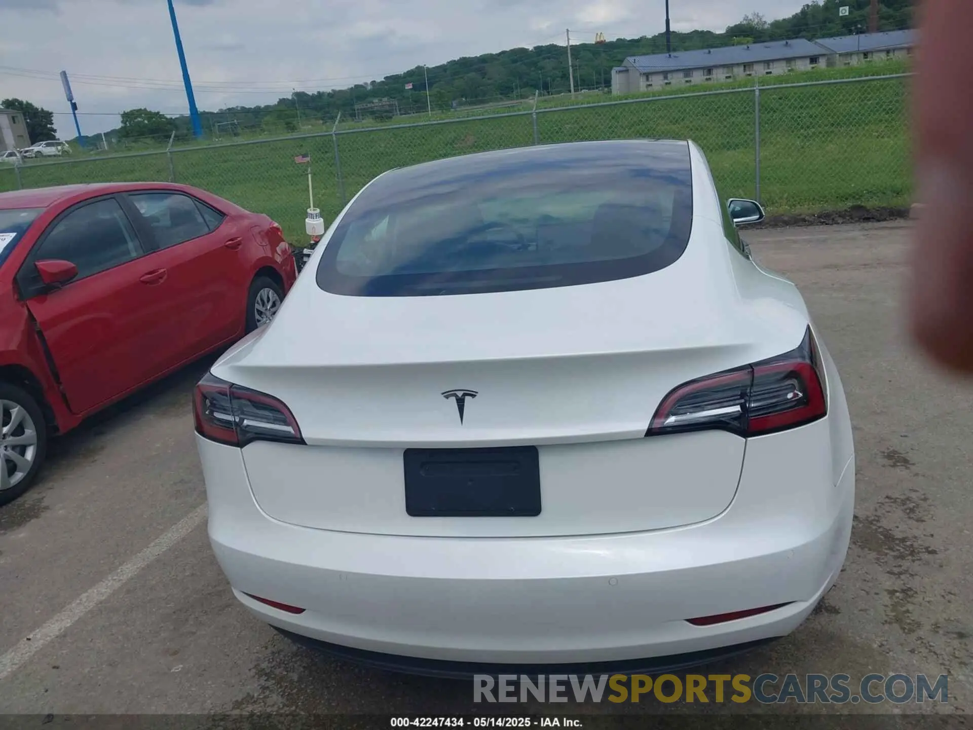 16 Photograph of a damaged car 5YJ3E1EA9LF598682 TESLA MODEL 3 2020