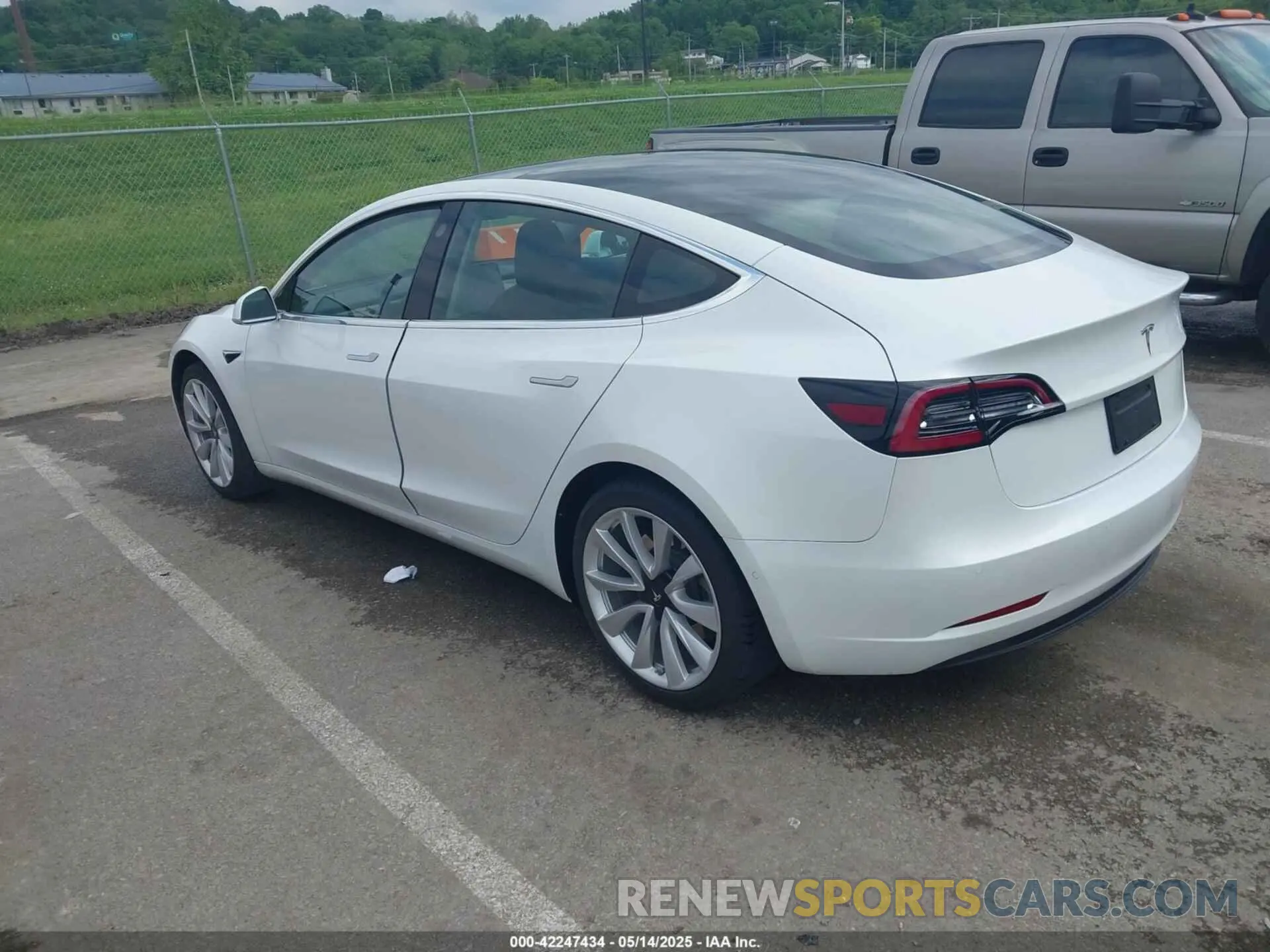 3 Photograph of a damaged car 5YJ3E1EA9LF598682 TESLA MODEL 3 2020
