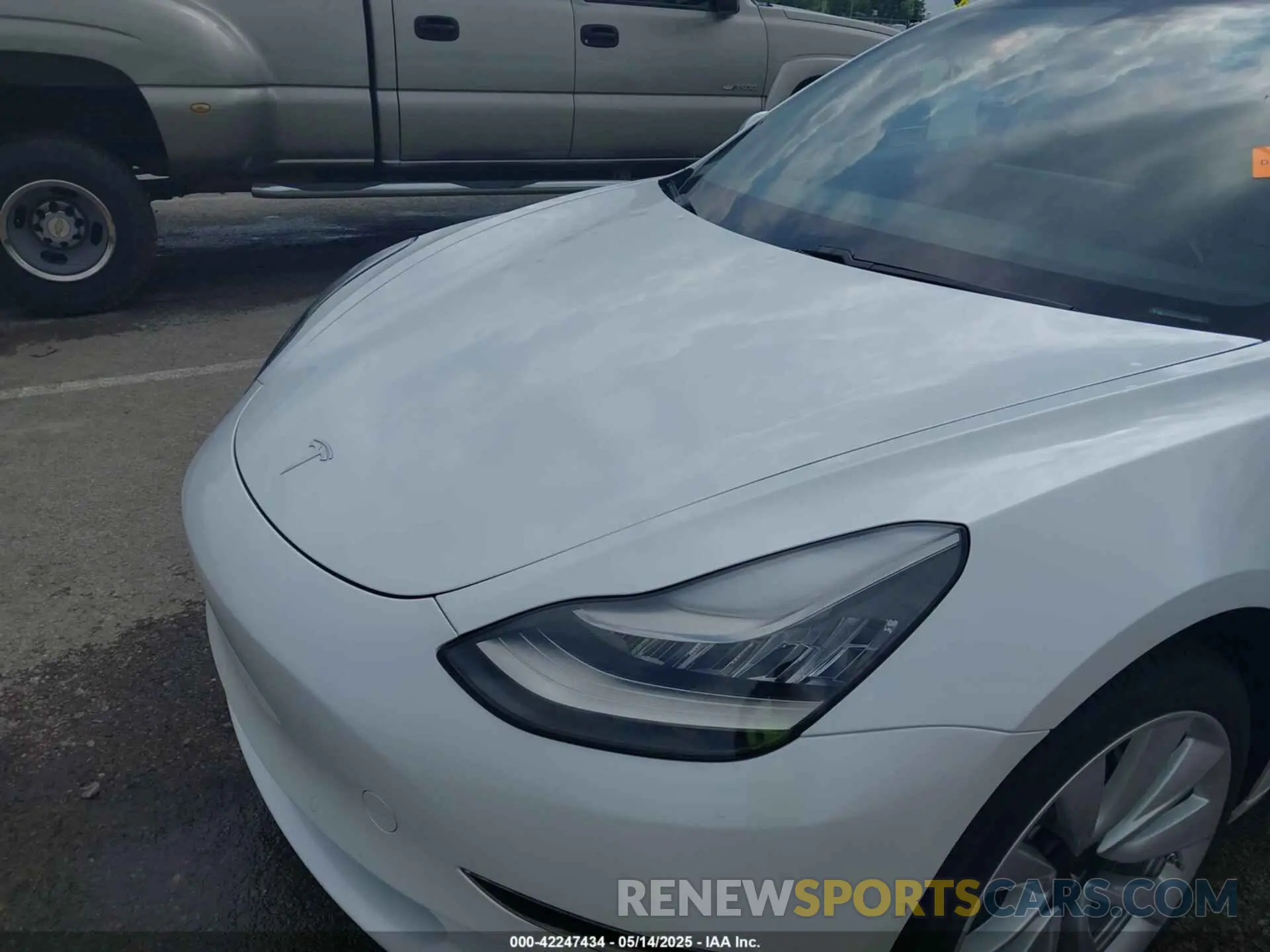 6 Photograph of a damaged car 5YJ3E1EA9LF598682 TESLA MODEL 3 2020