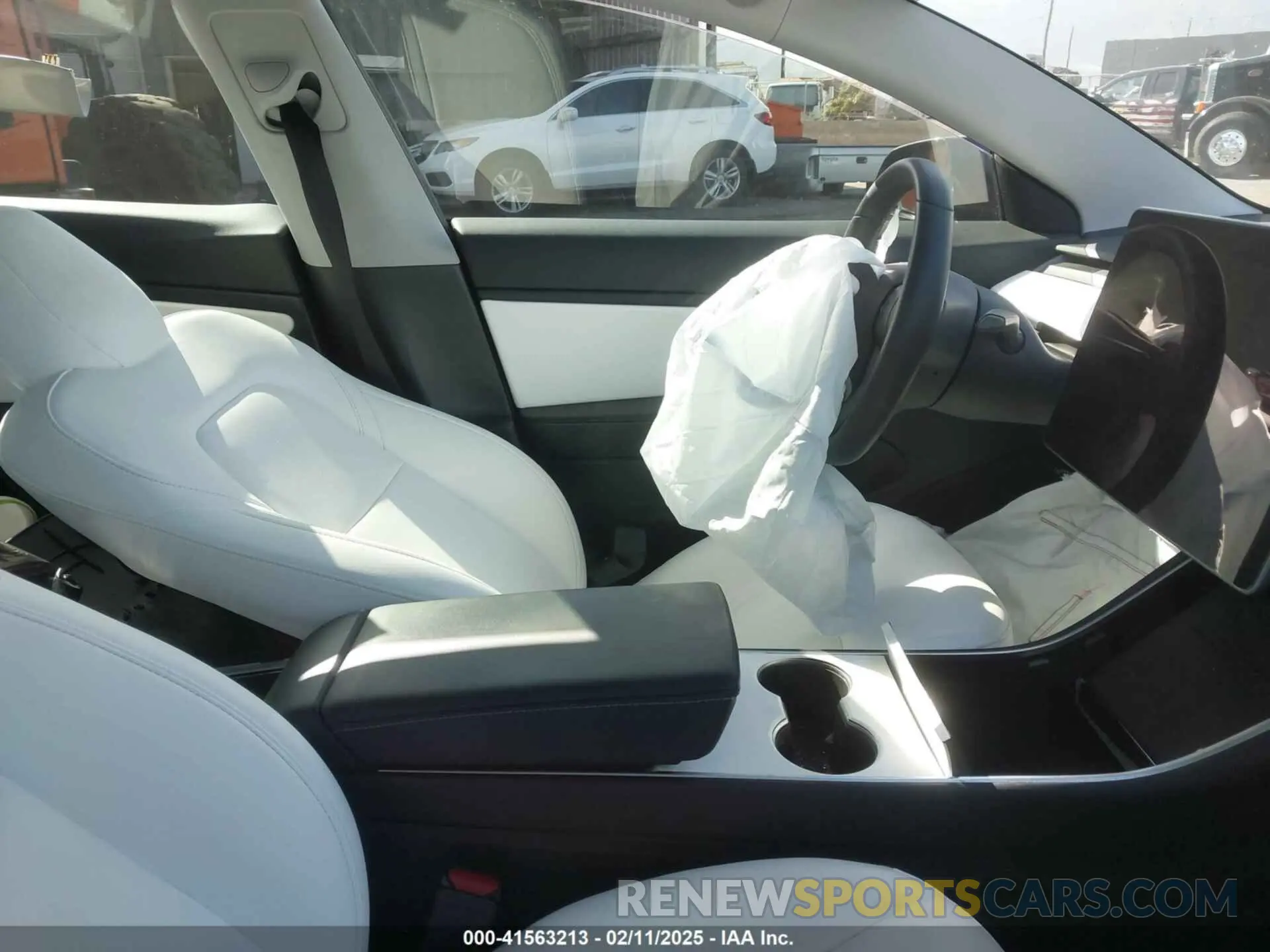 17 Photograph of a damaged car 5YJ3E1EA9LF599332 TESLA MODEL 3 2020