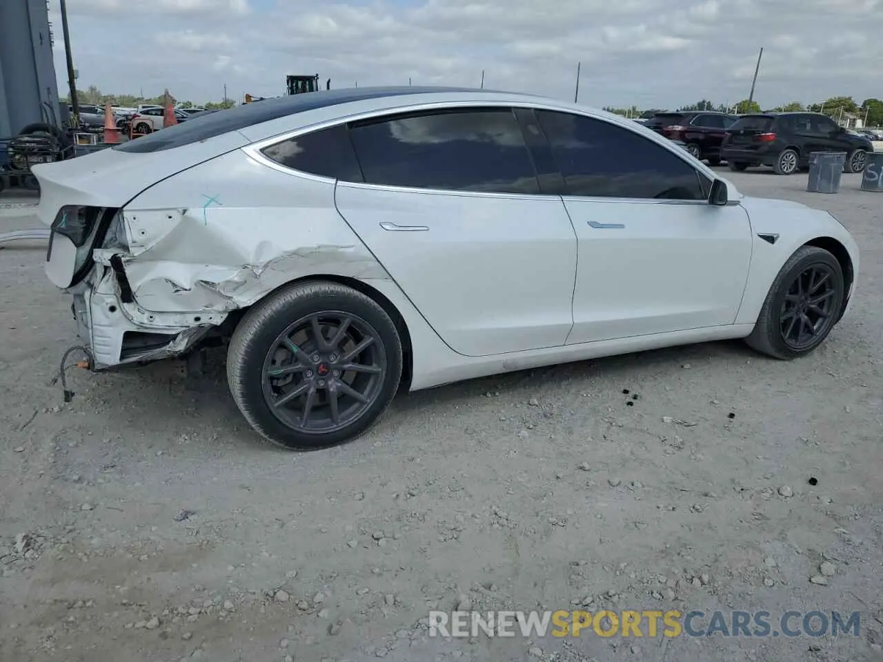 3 Photograph of a damaged car 5YJ3E1EA9LF613746 TESLA MODEL 3 2020