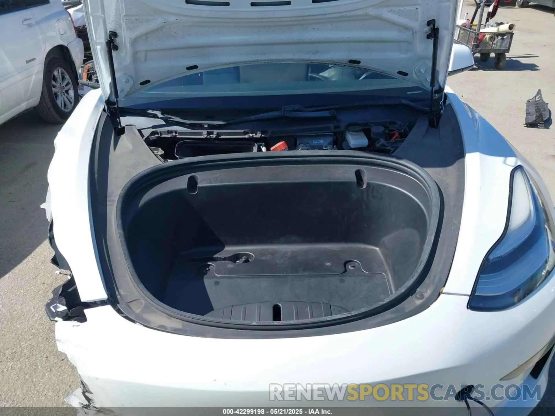 10 Photograph of a damaged car 5YJ3E1EA9LF632443 TESLA MODEL 3 2020