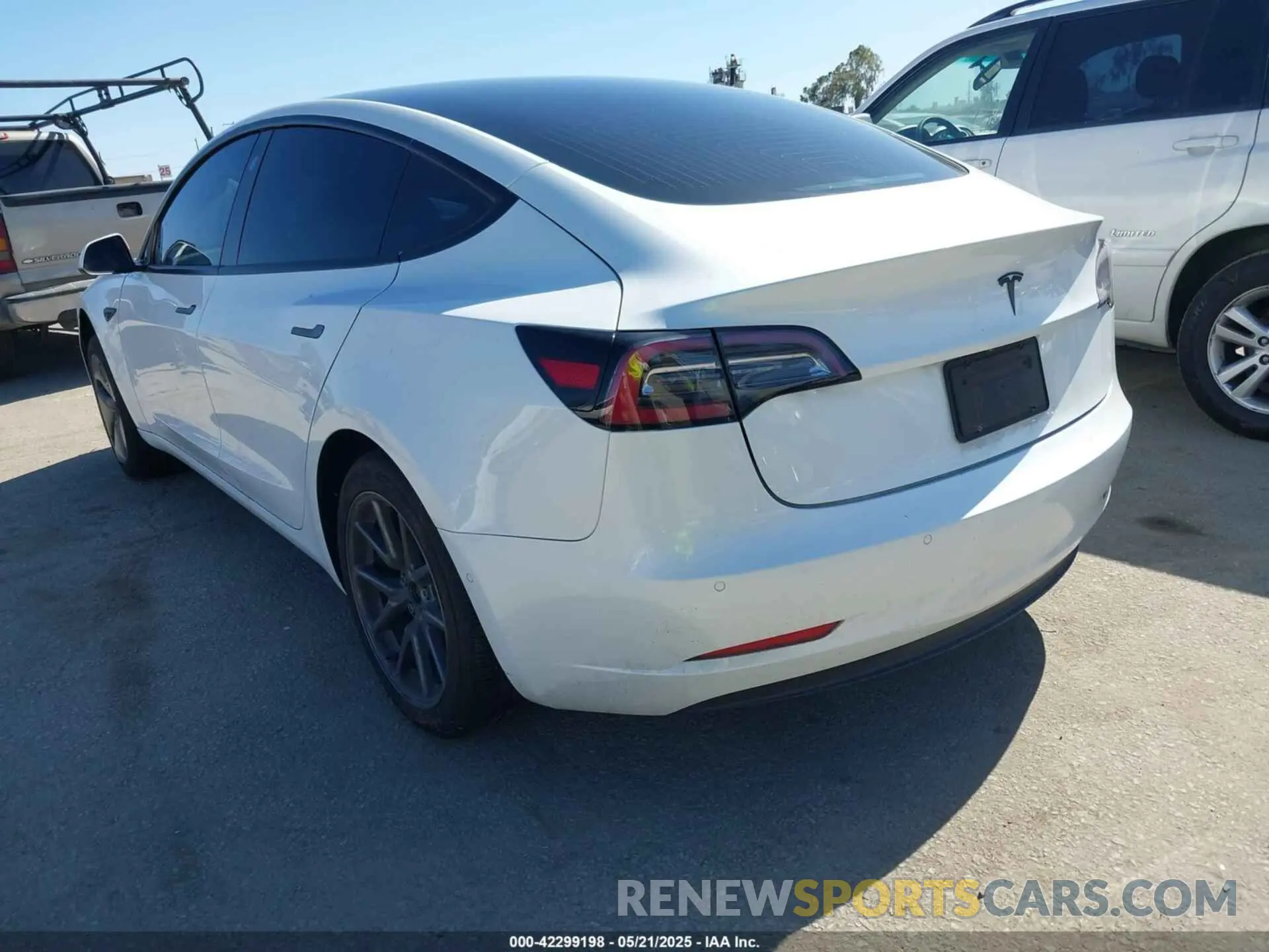 3 Photograph of a damaged car 5YJ3E1EA9LF632443 TESLA MODEL 3 2020
