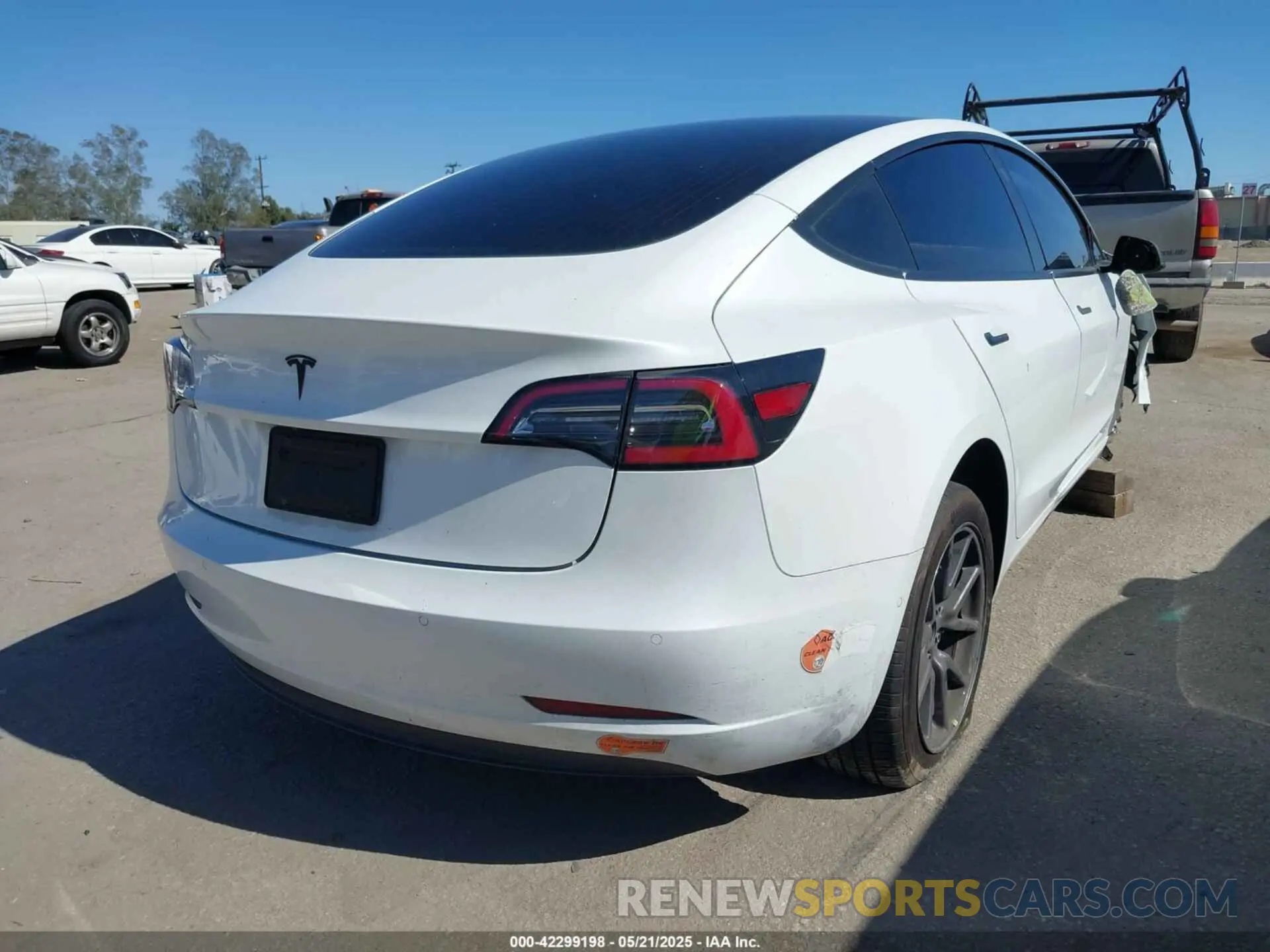4 Photograph of a damaged car 5YJ3E1EA9LF632443 TESLA MODEL 3 2020