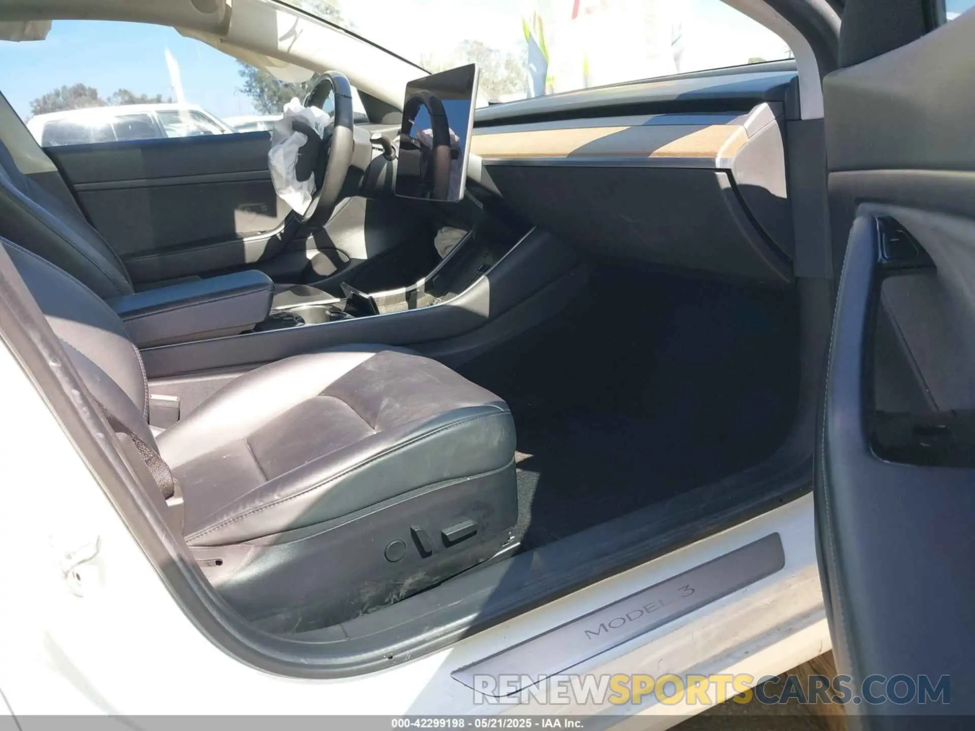 5 Photograph of a damaged car 5YJ3E1EA9LF632443 TESLA MODEL 3 2020