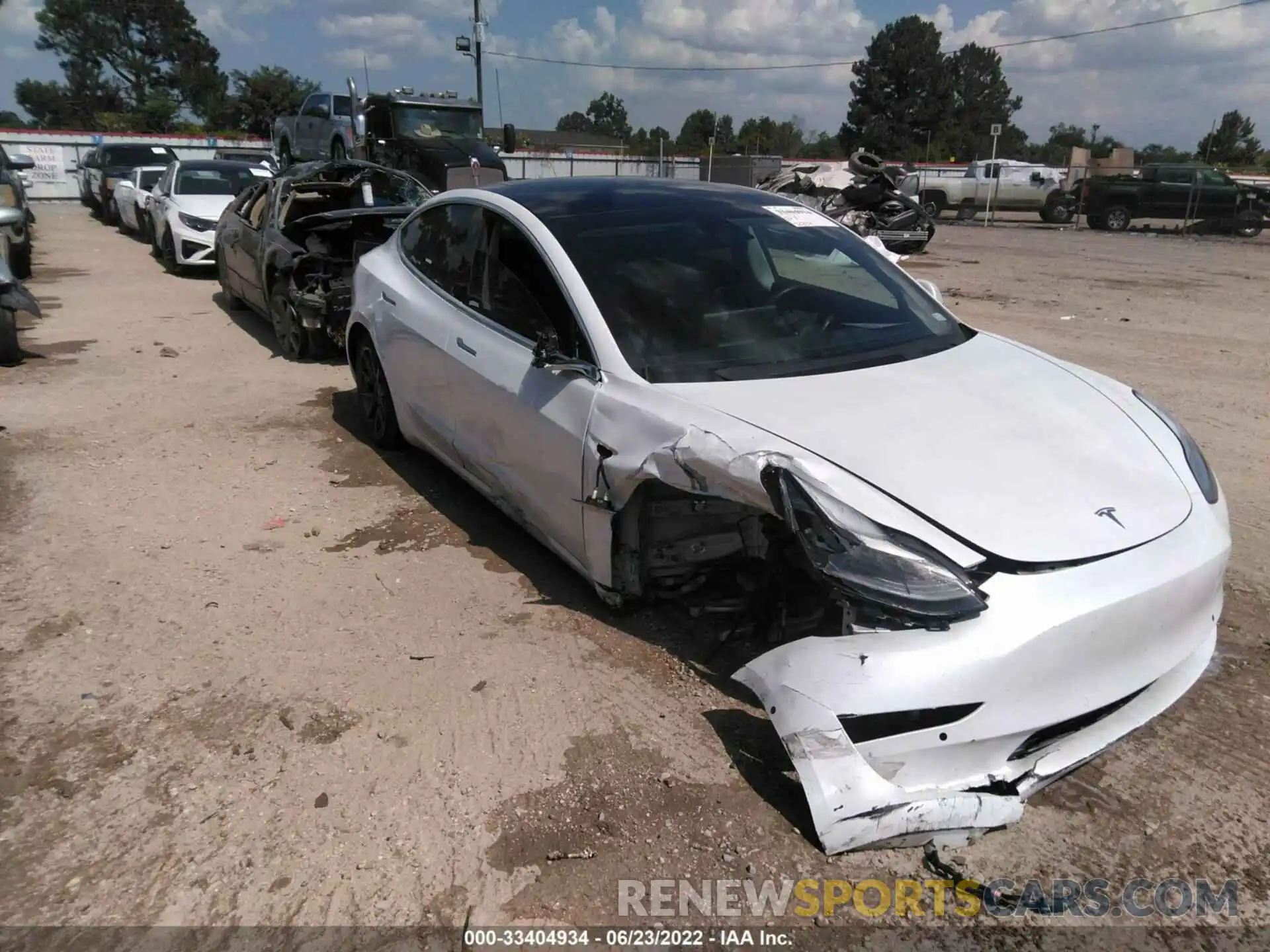 1 Photograph of a damaged car 5YJ3E1EA9LF660033 TESLA MODEL 3 2020