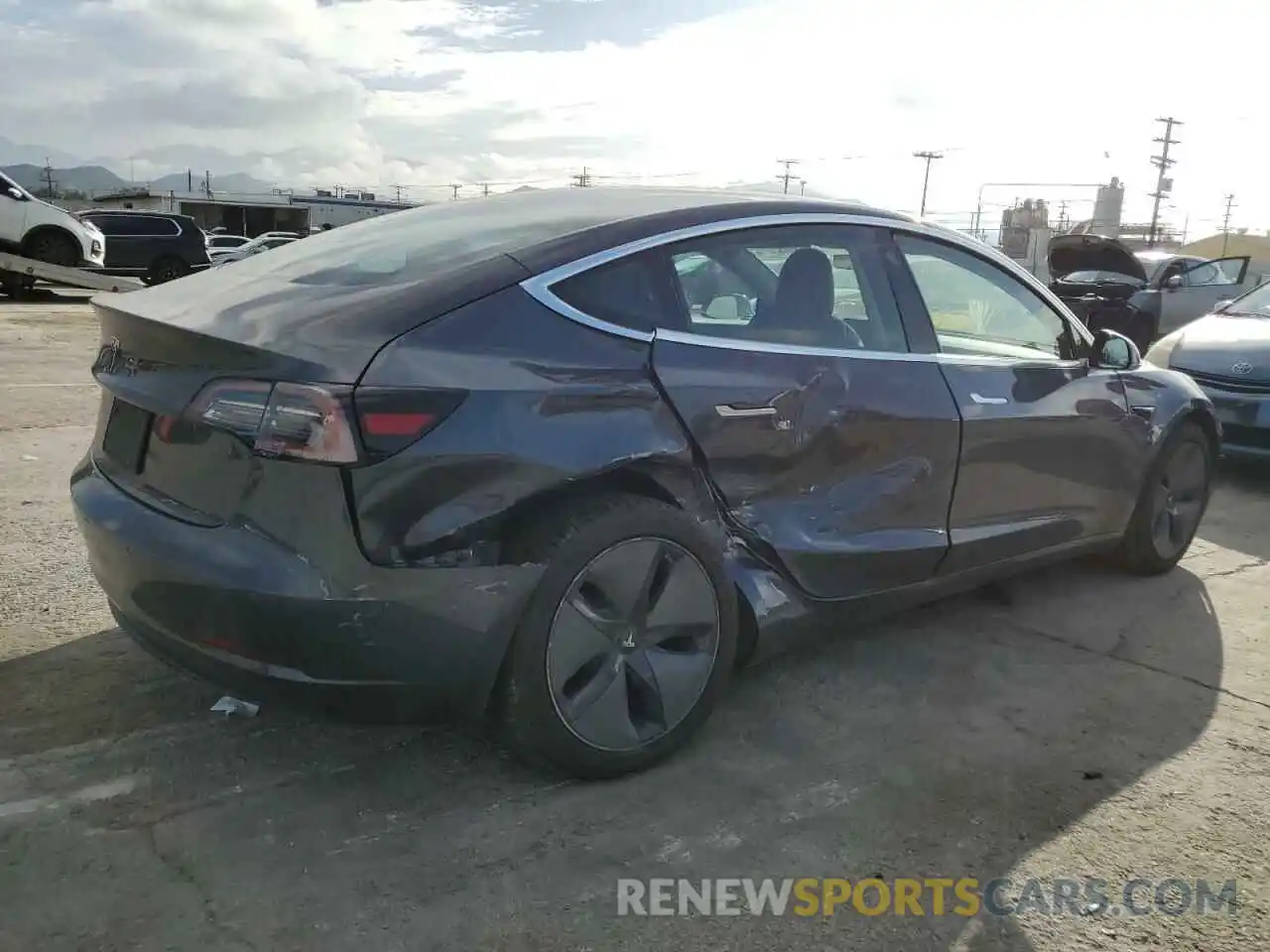 3 Photograph of a damaged car 5YJ3E1EA9LF705164 TESLA MODEL 3 2020