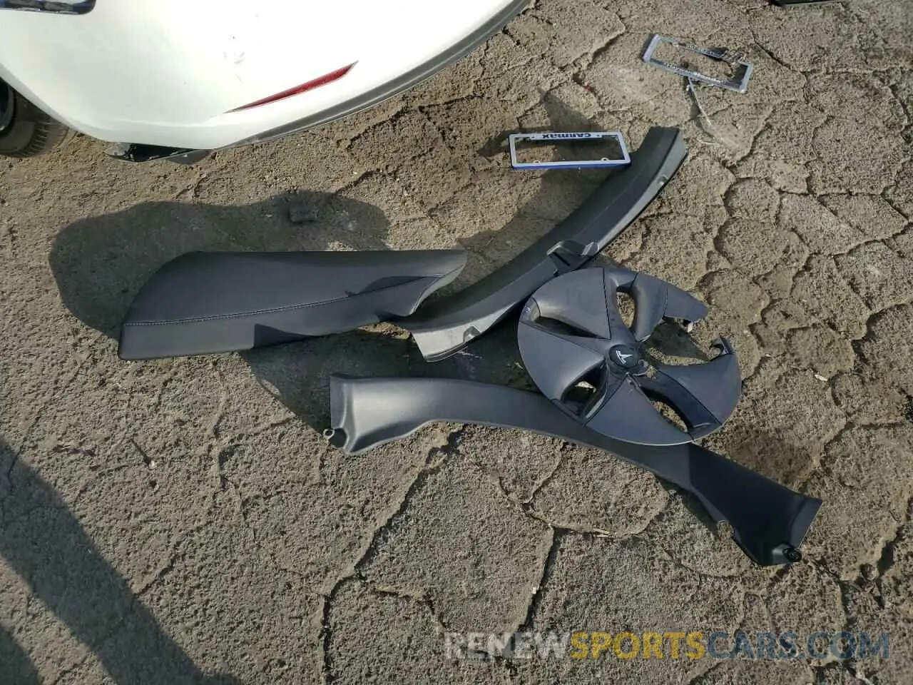 12 Photograph of a damaged car 5YJ3E1EA9LF706573 TESLA MODEL 3 2020