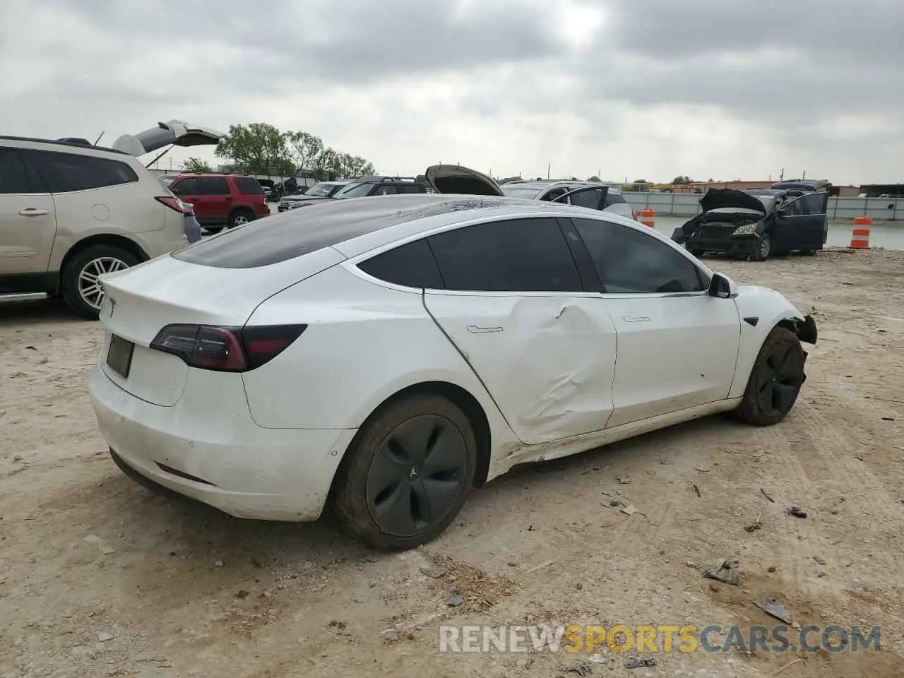 3 Photograph of a damaged car 5YJ3E1EA9LF709943 TESLA MODEL 3 2020