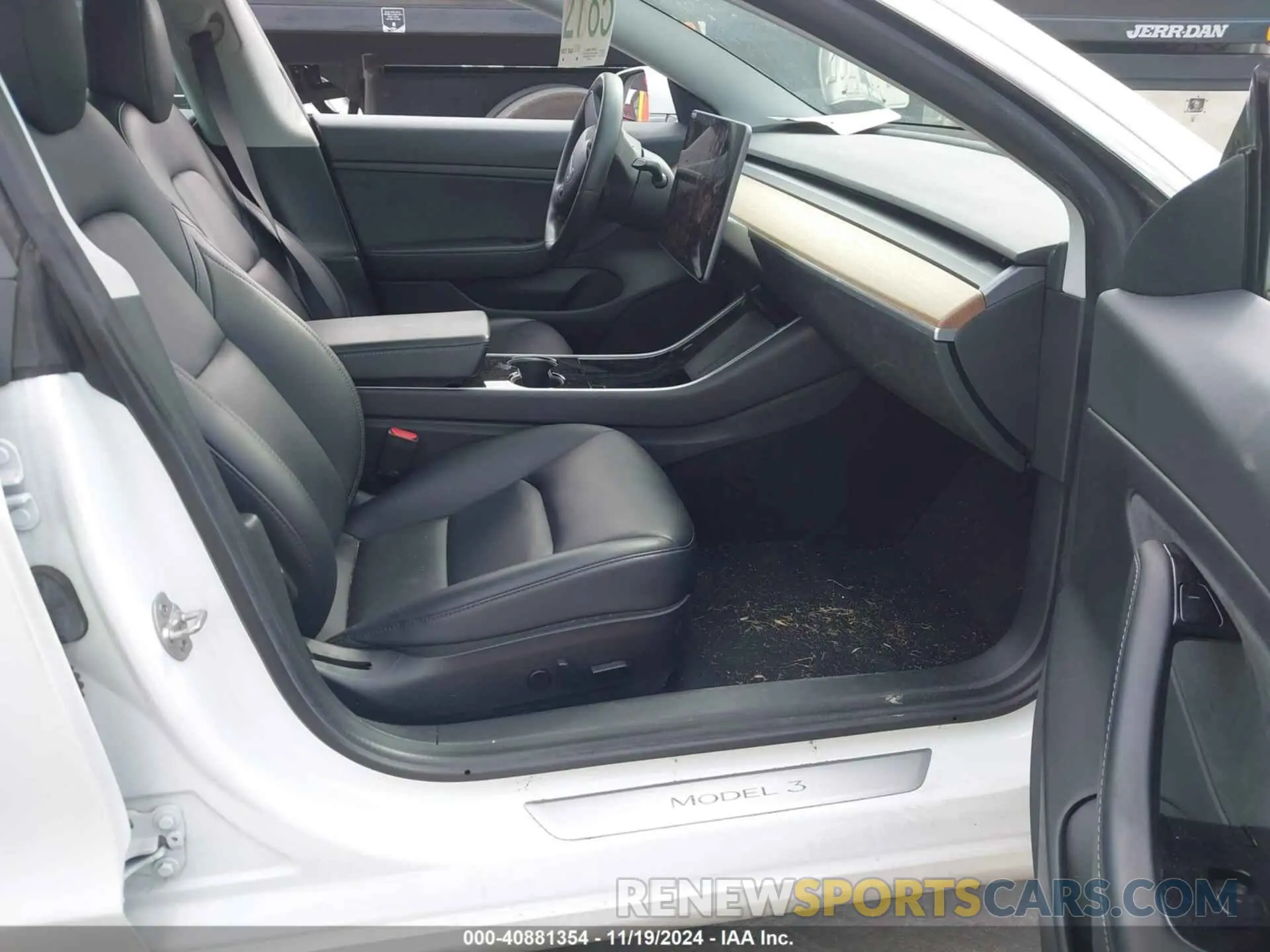 5 Photograph of a damaged car 5YJ3E1EA9LF737158 TESLA MODEL 3 2020