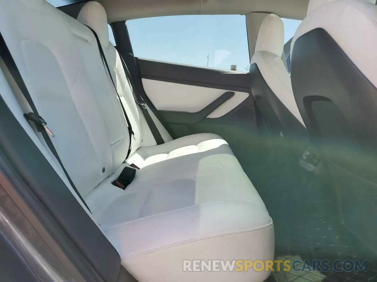 10 Photograph of a damaged car 5YJ3E1EAXLF530407 TESLA MODEL 3 2020