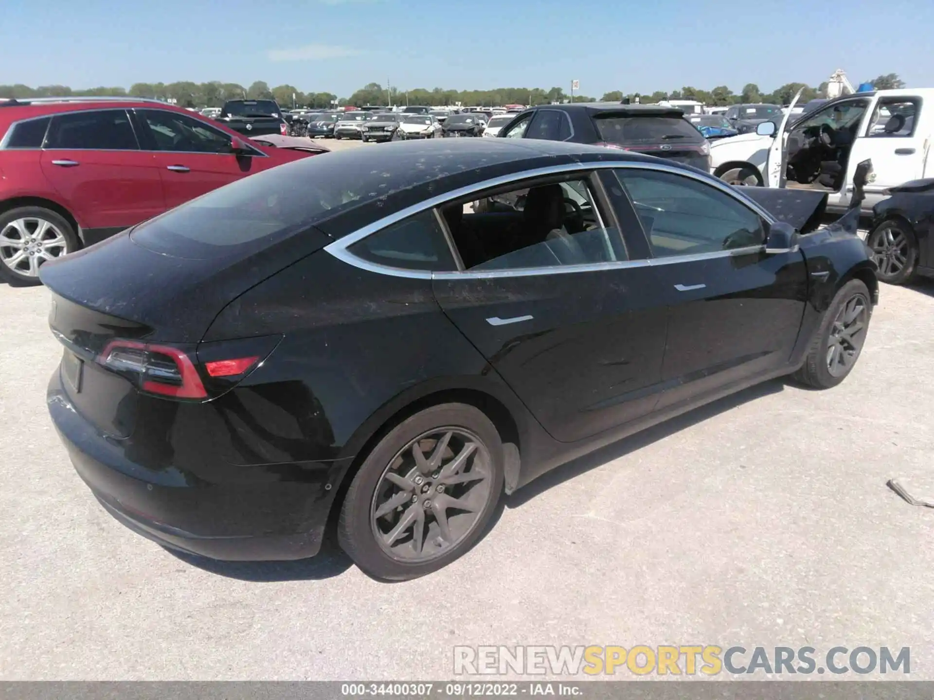 4 Photograph of a damaged car 5YJ3E1EAXLF606272 TESLA MODEL 3 2020