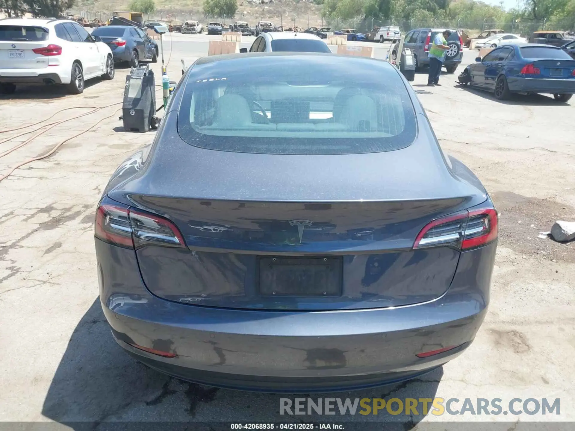 16 Photograph of a damaged car 5YJ3E1EAXLF615781 TESLA MODEL 3 2020