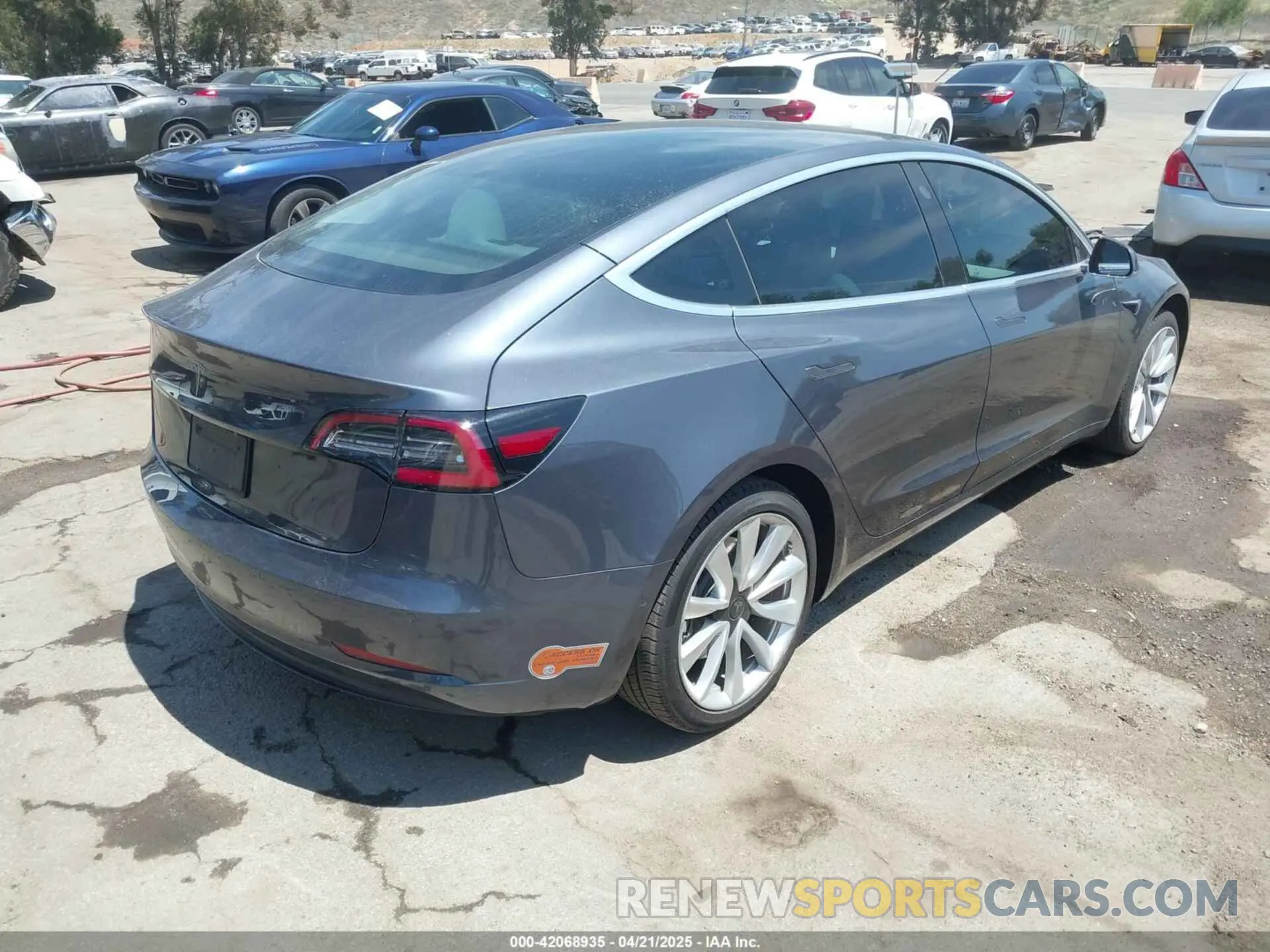 4 Photograph of a damaged car 5YJ3E1EAXLF615781 TESLA MODEL 3 2020