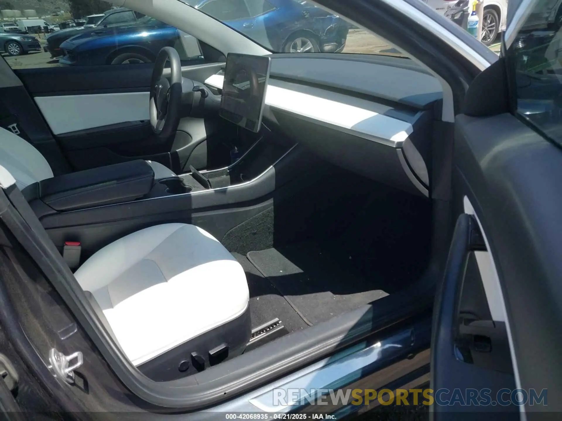 5 Photograph of a damaged car 5YJ3E1EAXLF615781 TESLA MODEL 3 2020