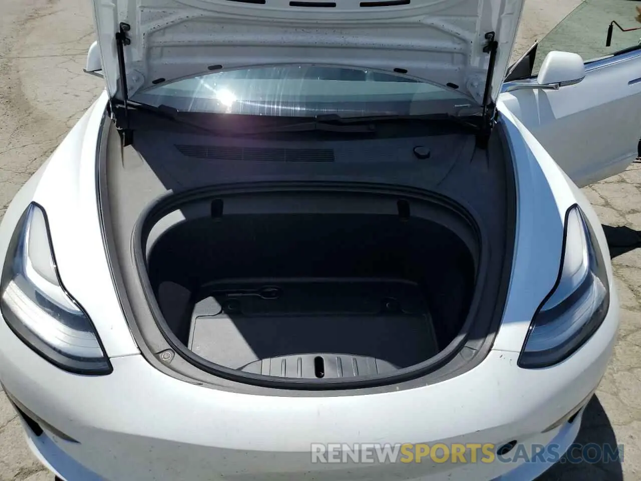 11 Photograph of a damaged car 5YJ3E1EAXLF632743 TESLA MODEL 3 2020