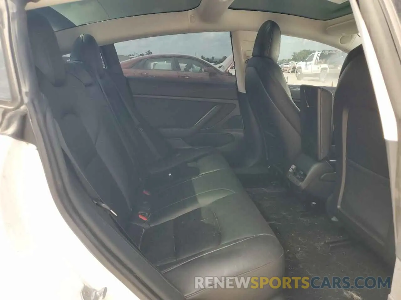 10 Photograph of a damaged car 5YJ3E1EAXLF658954 TESLA MODEL 3 2020