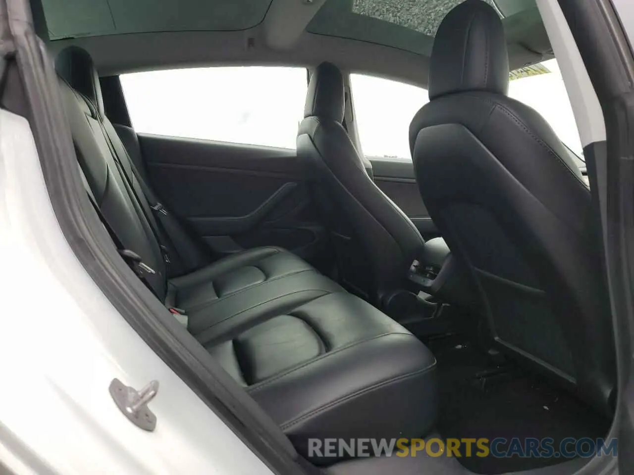 10 Photograph of a damaged car 5YJ3E1EAXLF659084 TESLA MODEL 3 2020