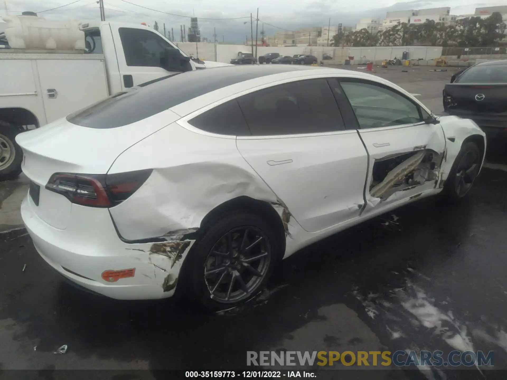 4 Photograph of a damaged car 5YJ3E1EAXLF660428 TESLA MODEL 3 2020