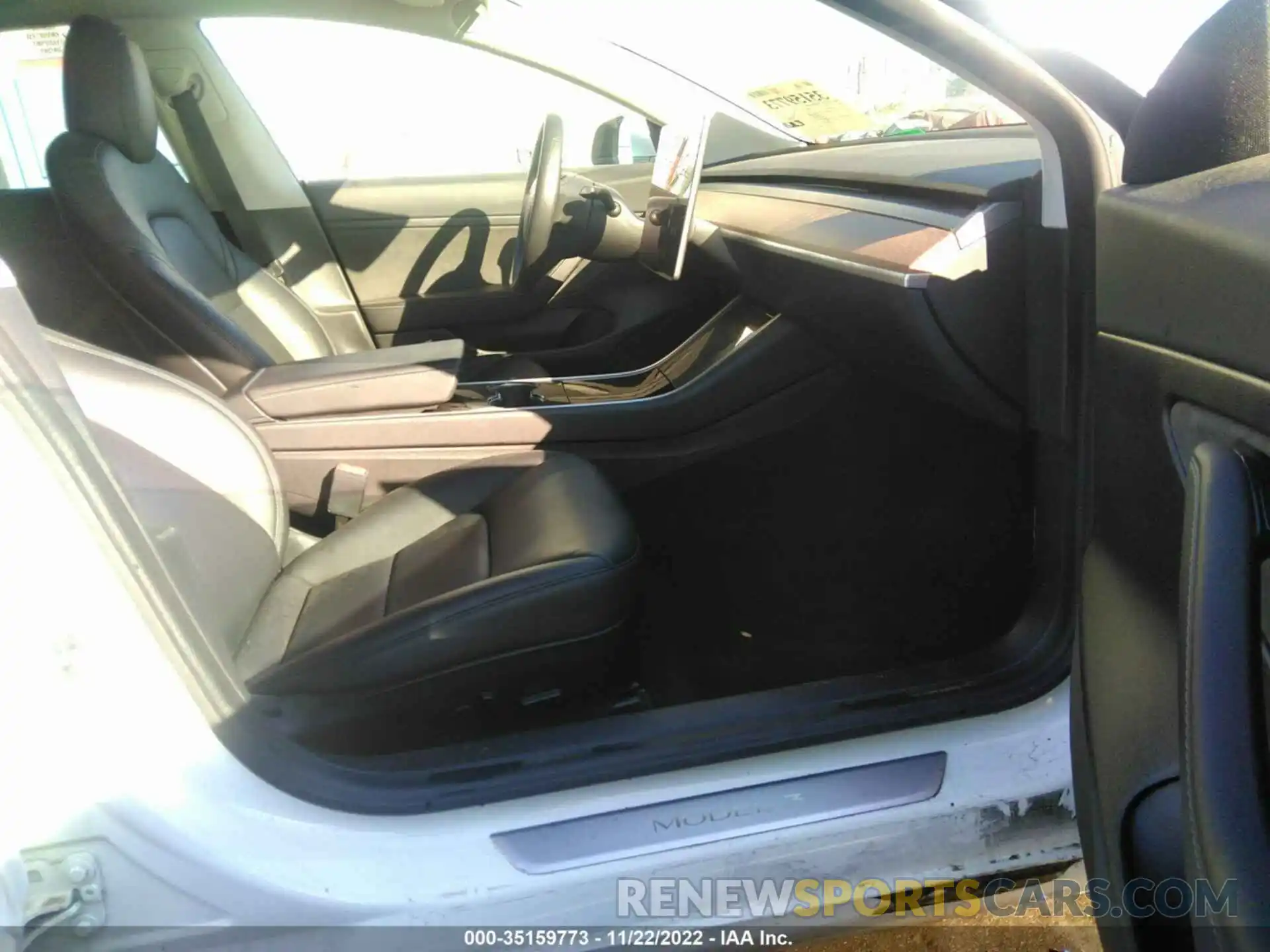 5 Photograph of a damaged car 5YJ3E1EAXLF660428 TESLA MODEL 3 2020