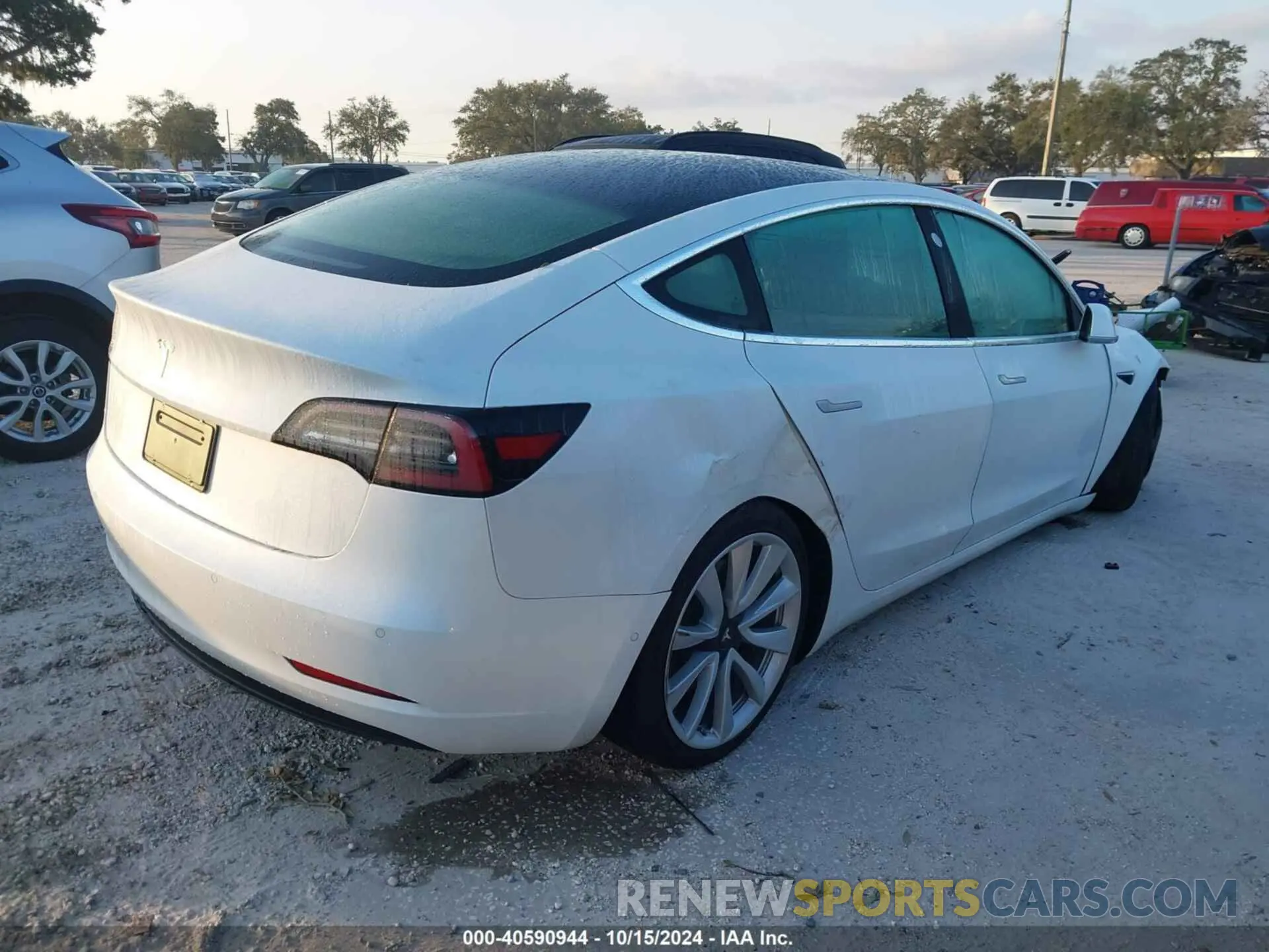 4 Photograph of a damaged car 5YJ3E1EAXLF709160 TESLA MODEL 3 2020