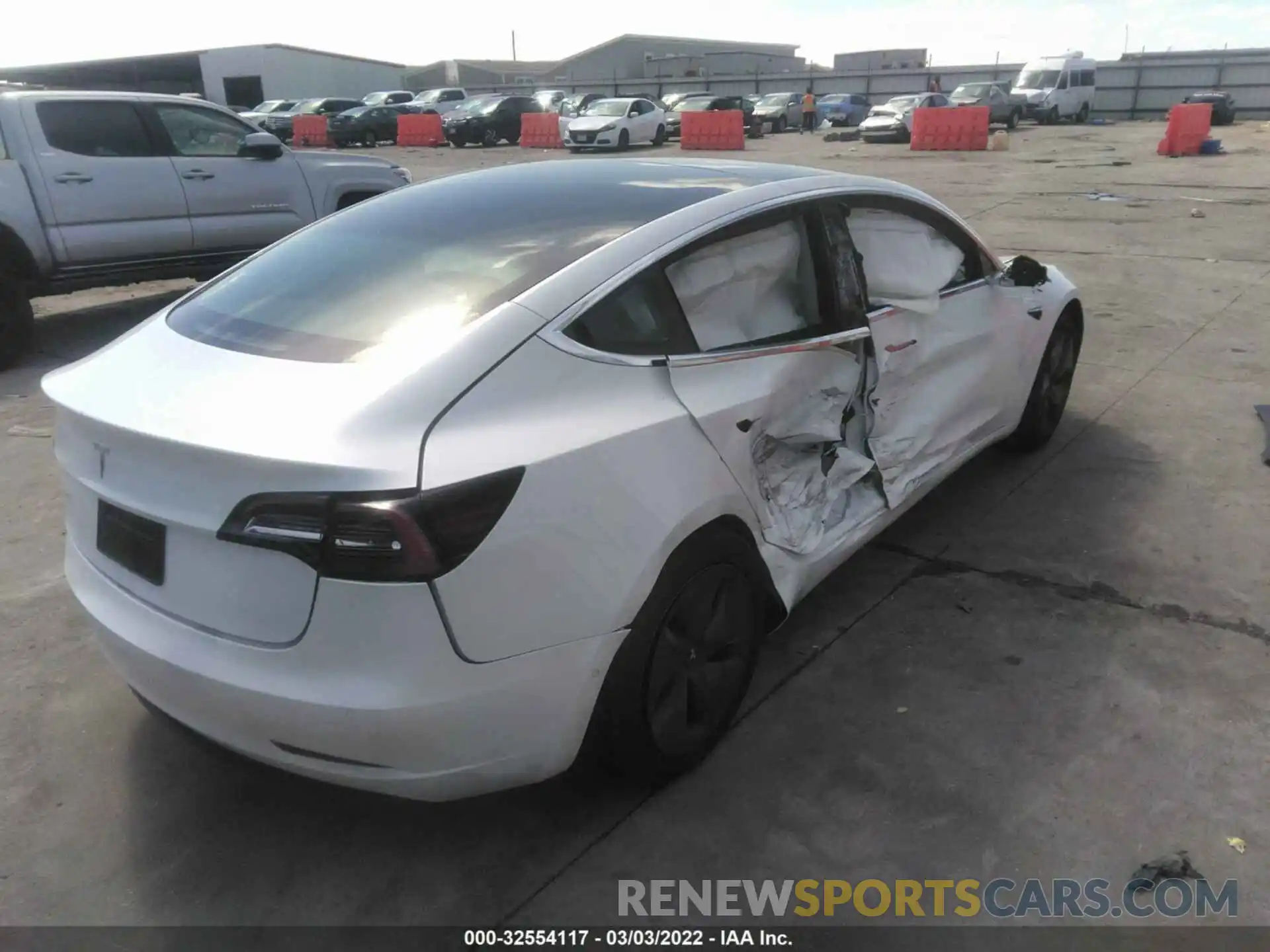 4 Photograph of a damaged car 5YJ3E1EAXLF737511 TESLA MODEL 3 2020