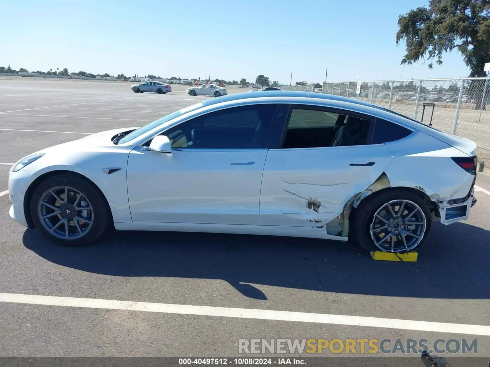 15 Photograph of a damaged car 5YJ3E1EAXLF740070 TESLA MODEL 3 2020