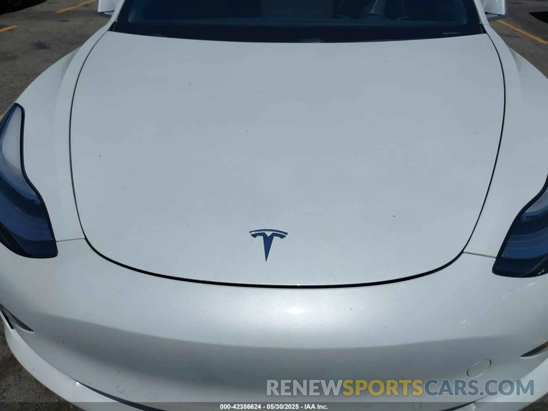 10 Photograph of a damaged car 5YJ3E1EAXLF806360 TESLA MODEL 3 2020