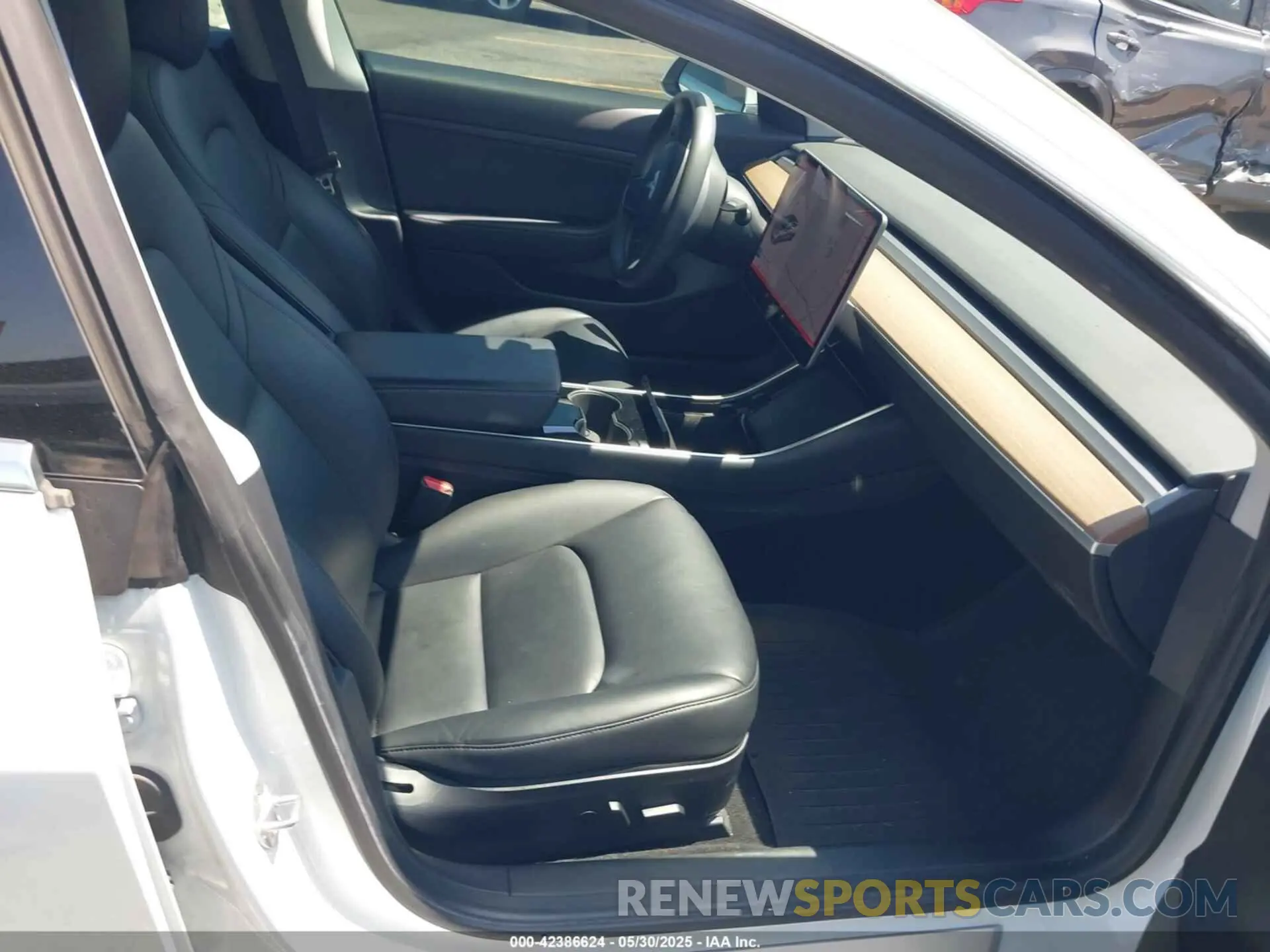 5 Photograph of a damaged car 5YJ3E1EAXLF806360 TESLA MODEL 3 2020