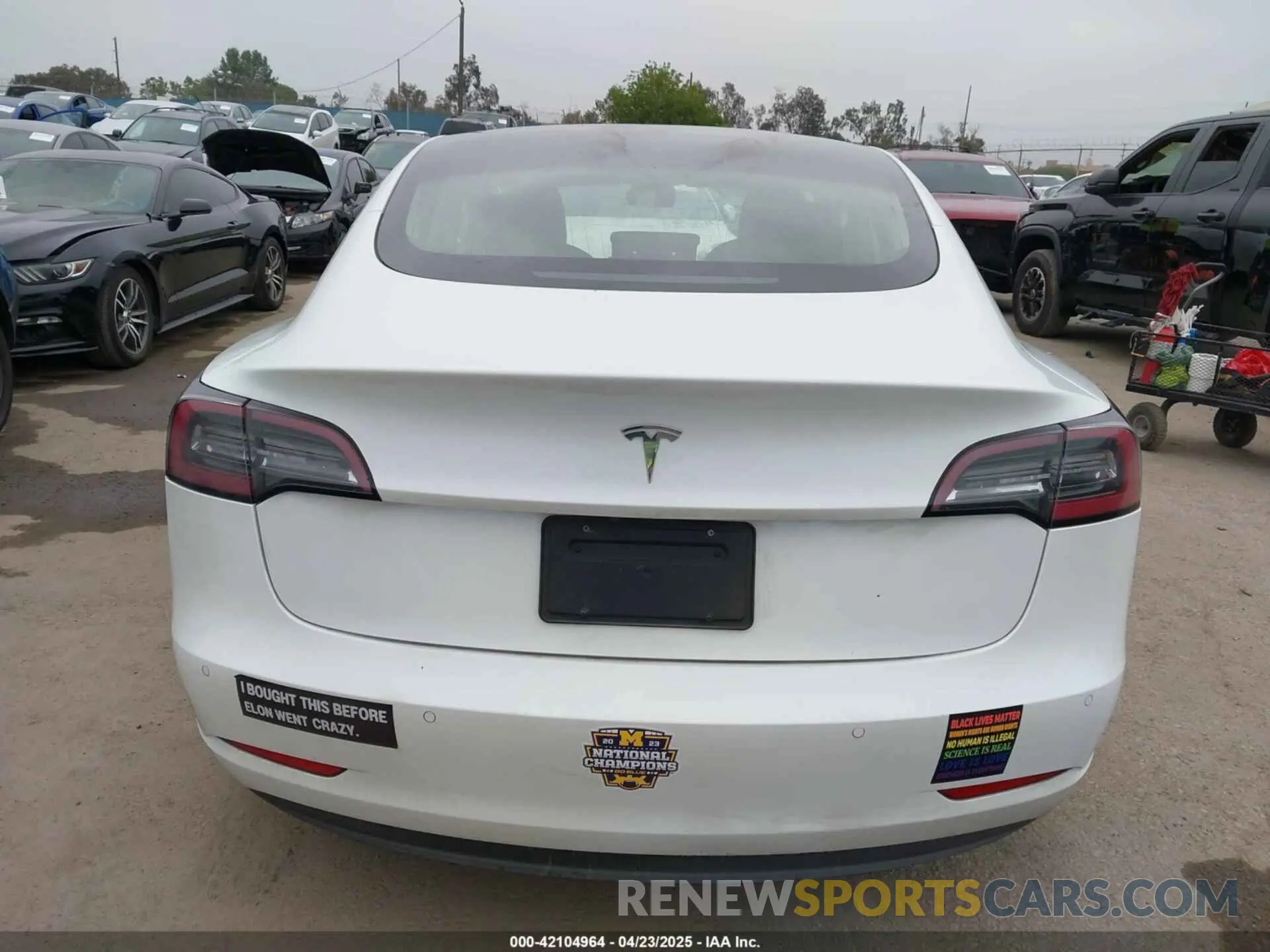 15 Photograph of a damaged car 5YJ3E1EAXLF806438 TESLA MODEL 3 2020