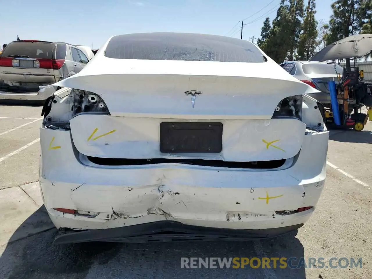 6 Photograph of a damaged car 5YJ3E1EAXLF807556 TESLA MODEL 3 2020