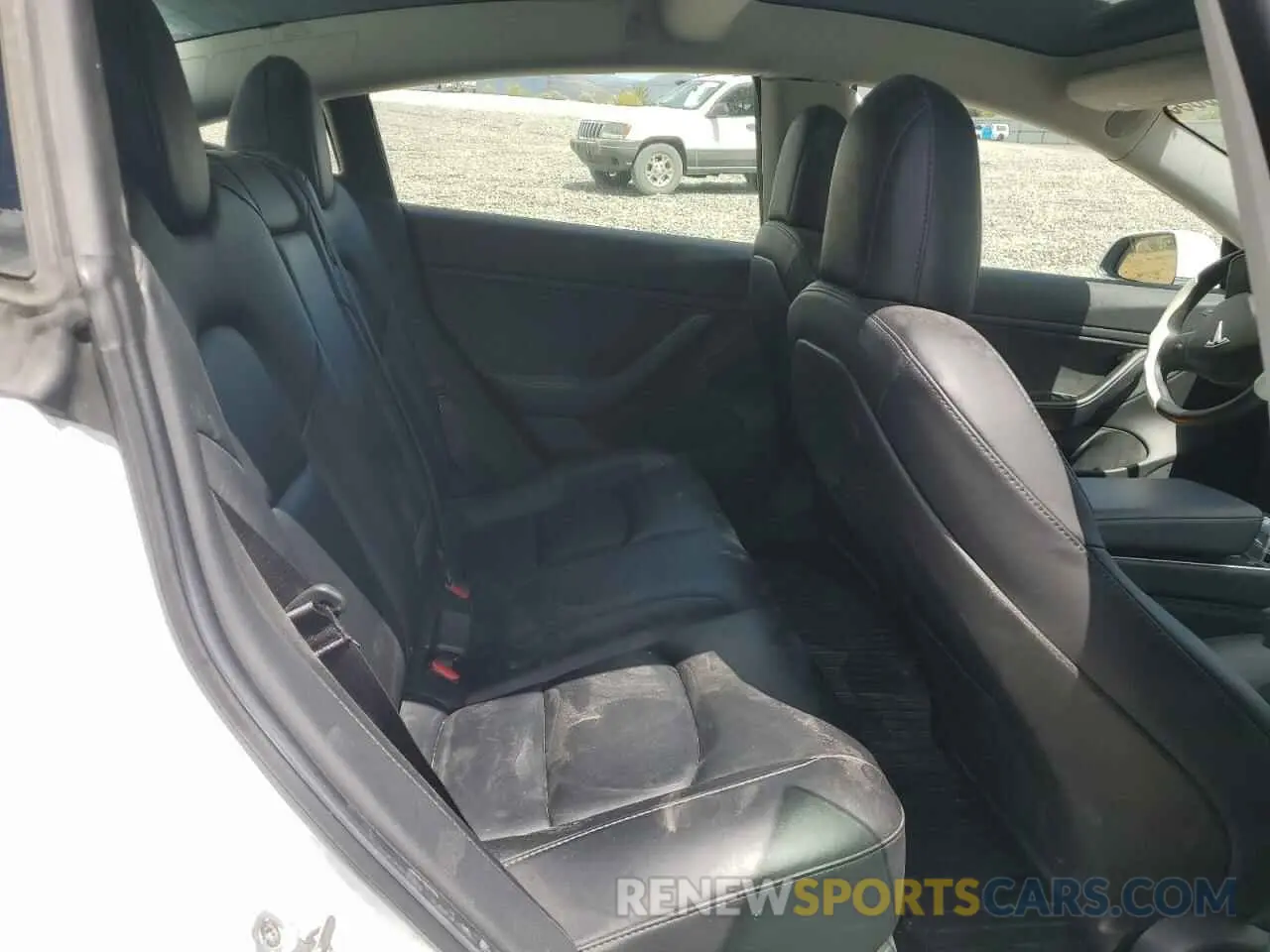10 Photograph of a damaged car 5YJ3E1EB0LF512250 TESLA MODEL 3 2020
