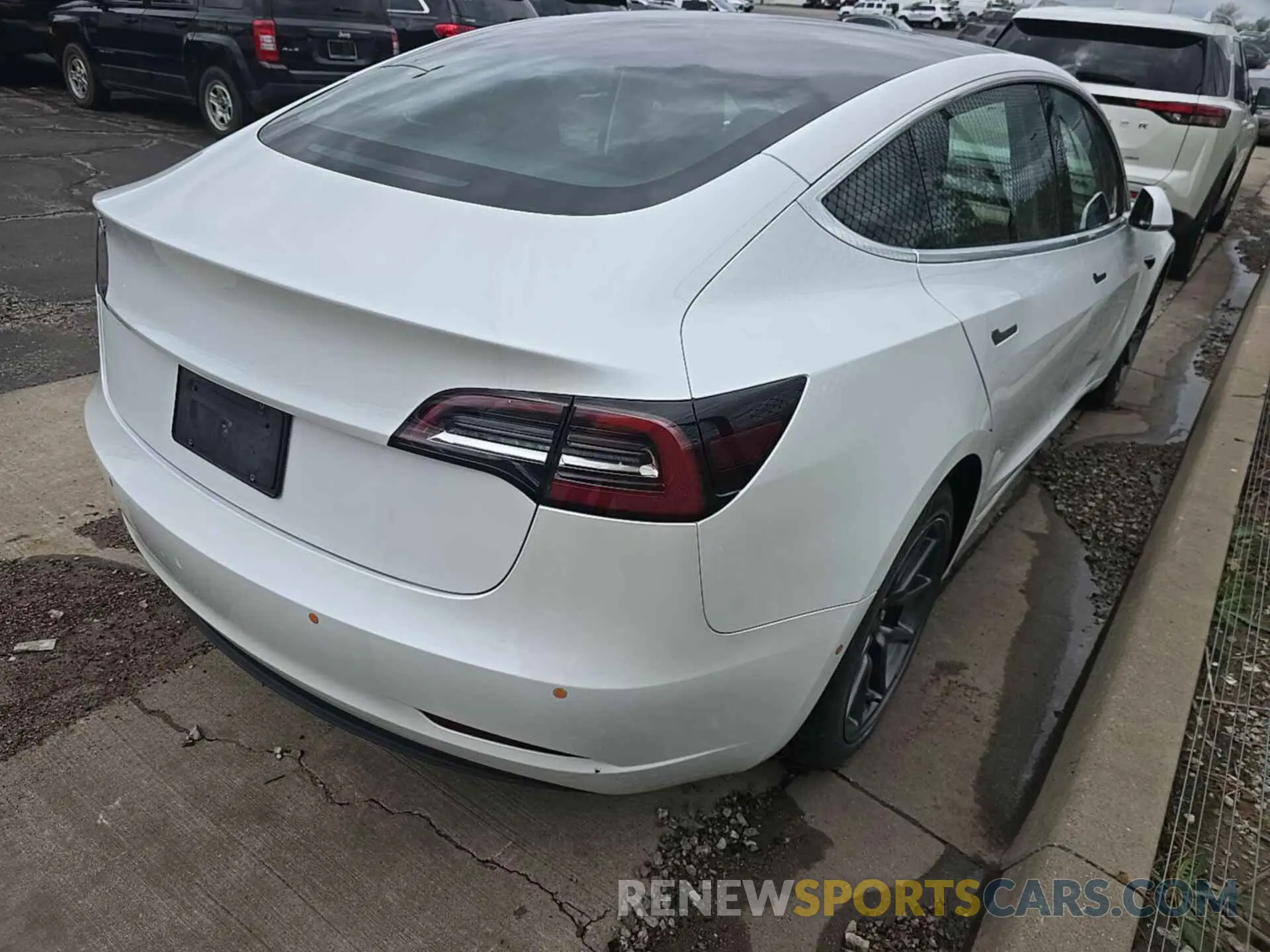 24 Photograph of a damaged car 5YJ3E1EB0LF636678 TESLA MODEL 3 2020