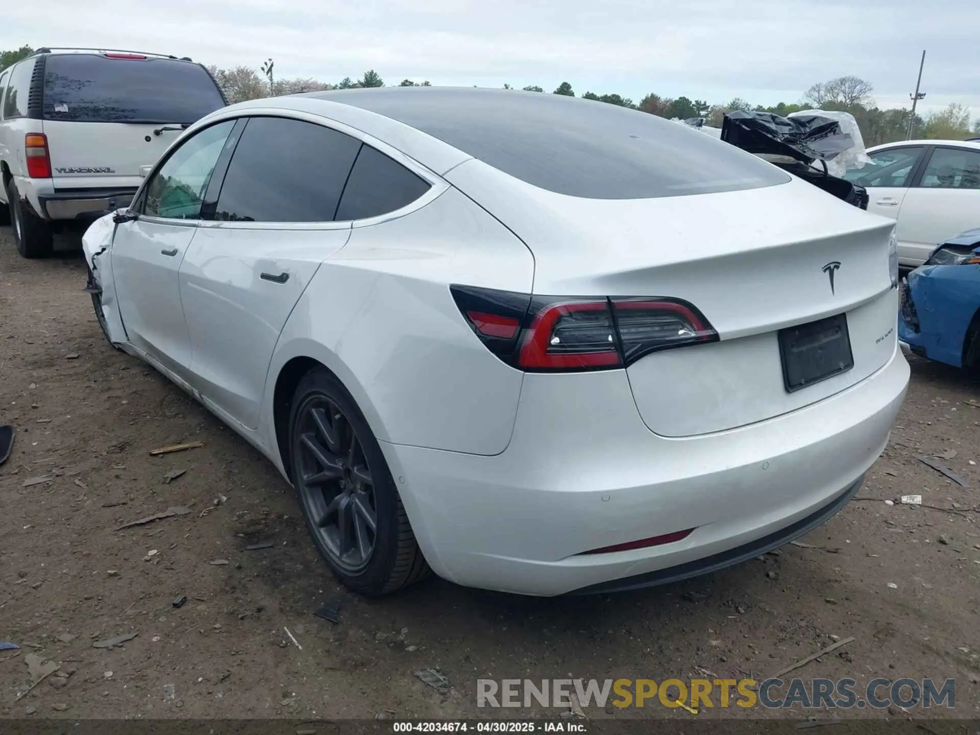 3 Photograph of a damaged car 5YJ3E1EB0LF637491 TESLA MODEL 3 2020