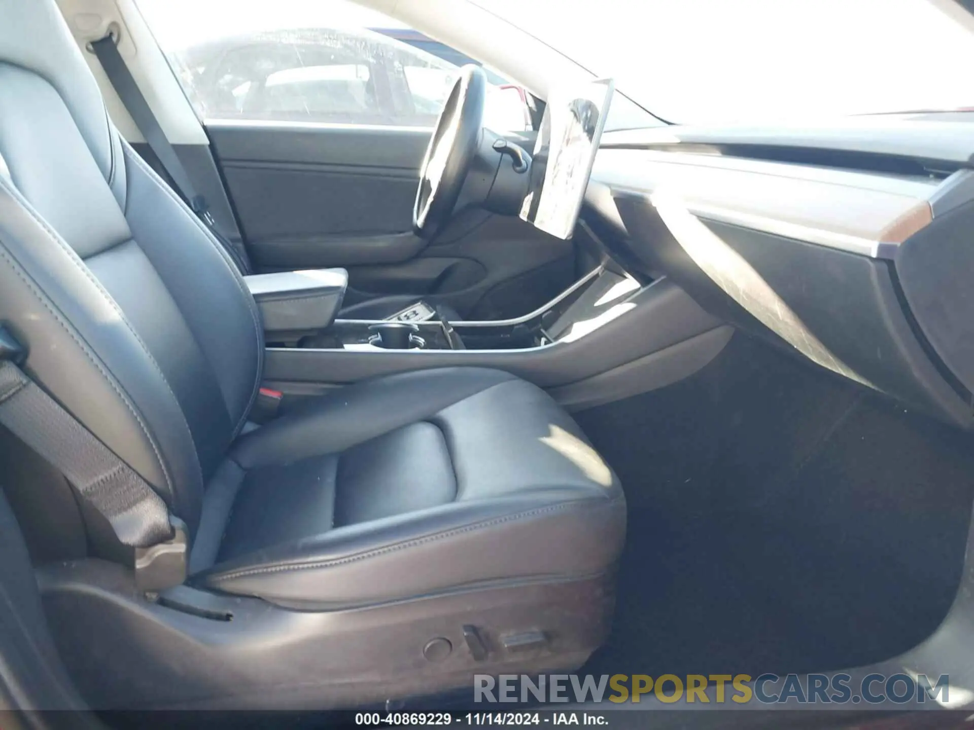 5 Photograph of a damaged car 5YJ3E1EB0LF638432 TESLA MODEL 3 2020
